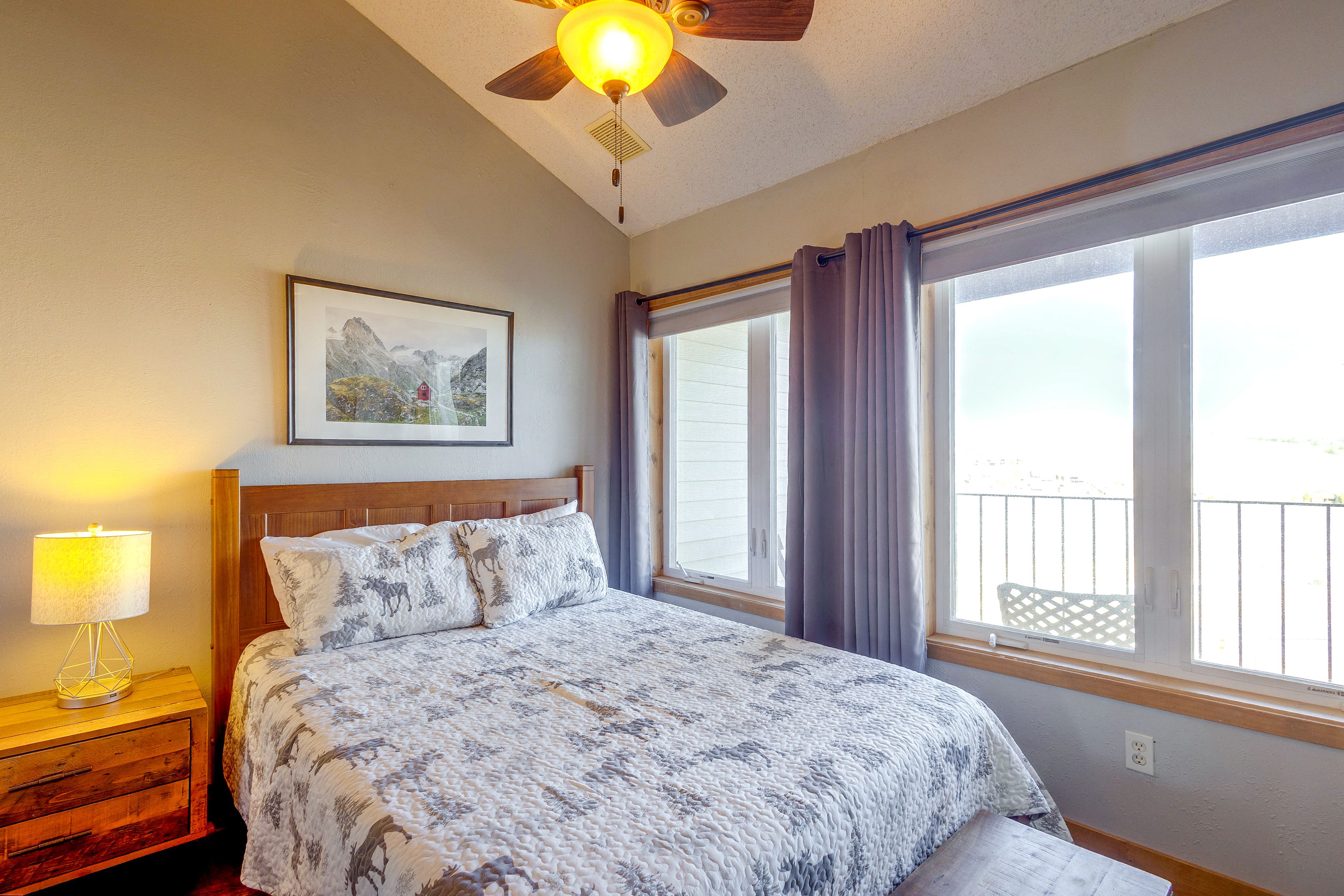 Bedroom 2 | Main Level | Queen Bed | Access via Bedroom 1