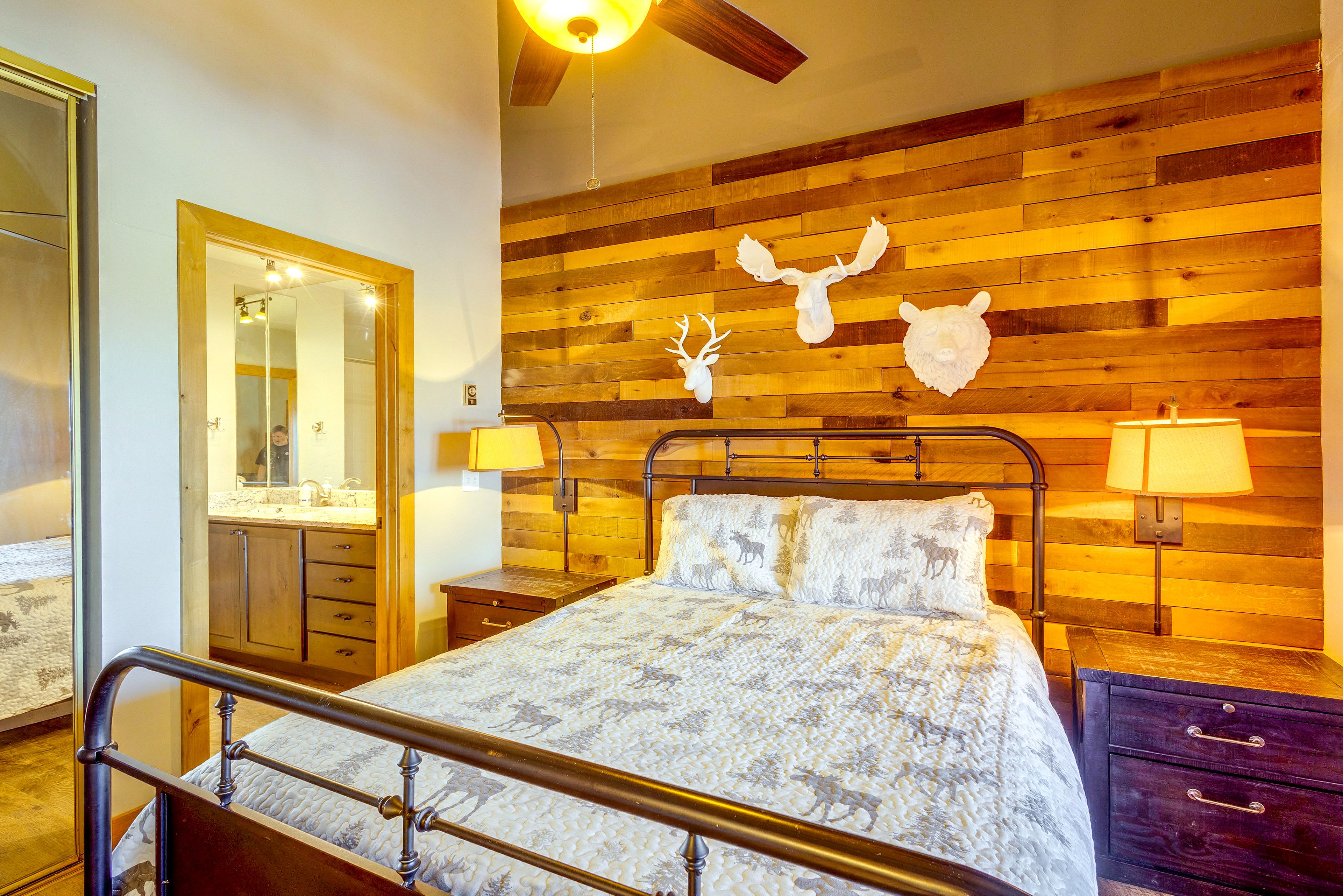 Bedroom 1 | Main Level | Queen Bed | En-Suite Bathroom
