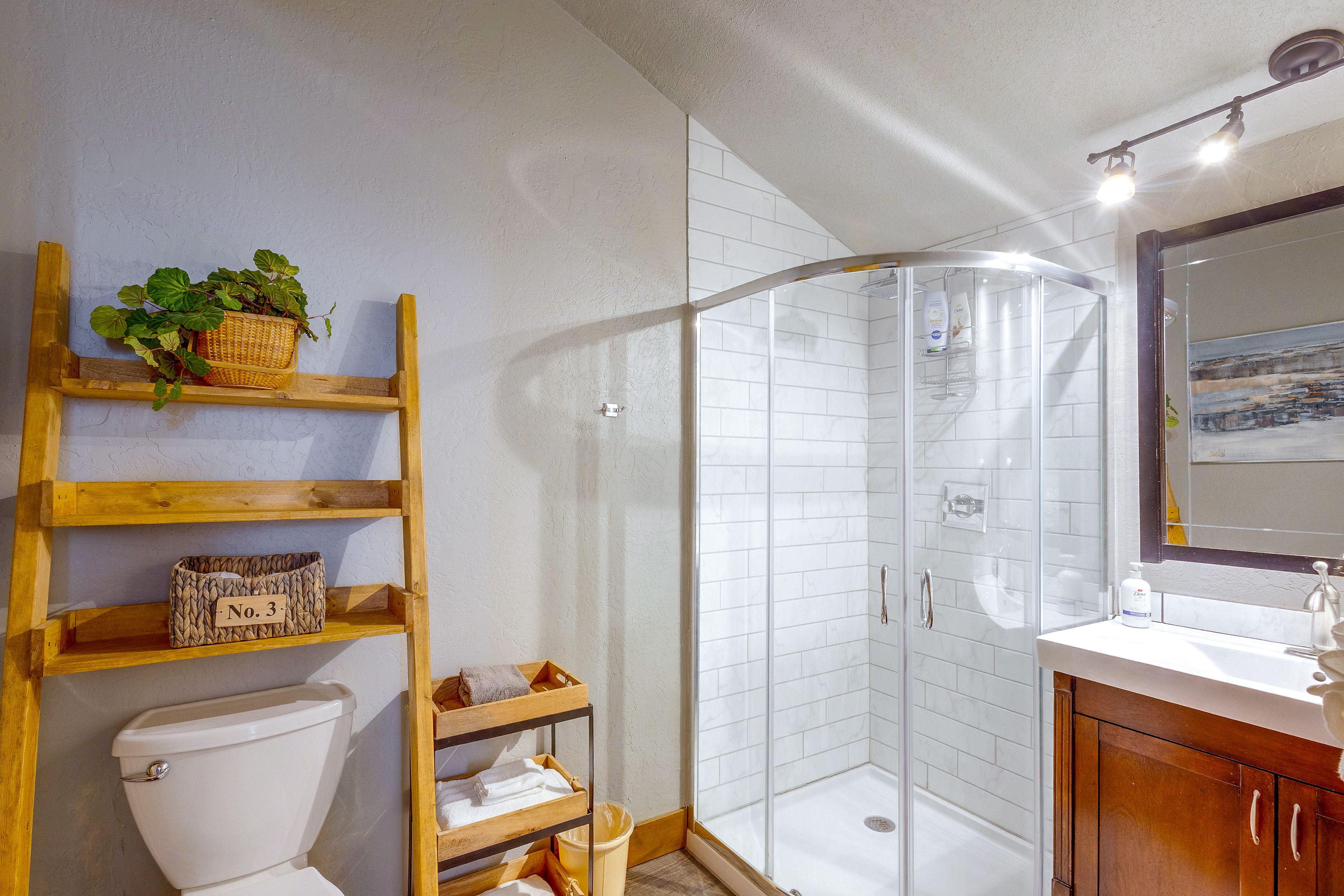 Full Bathroom | Upper Level