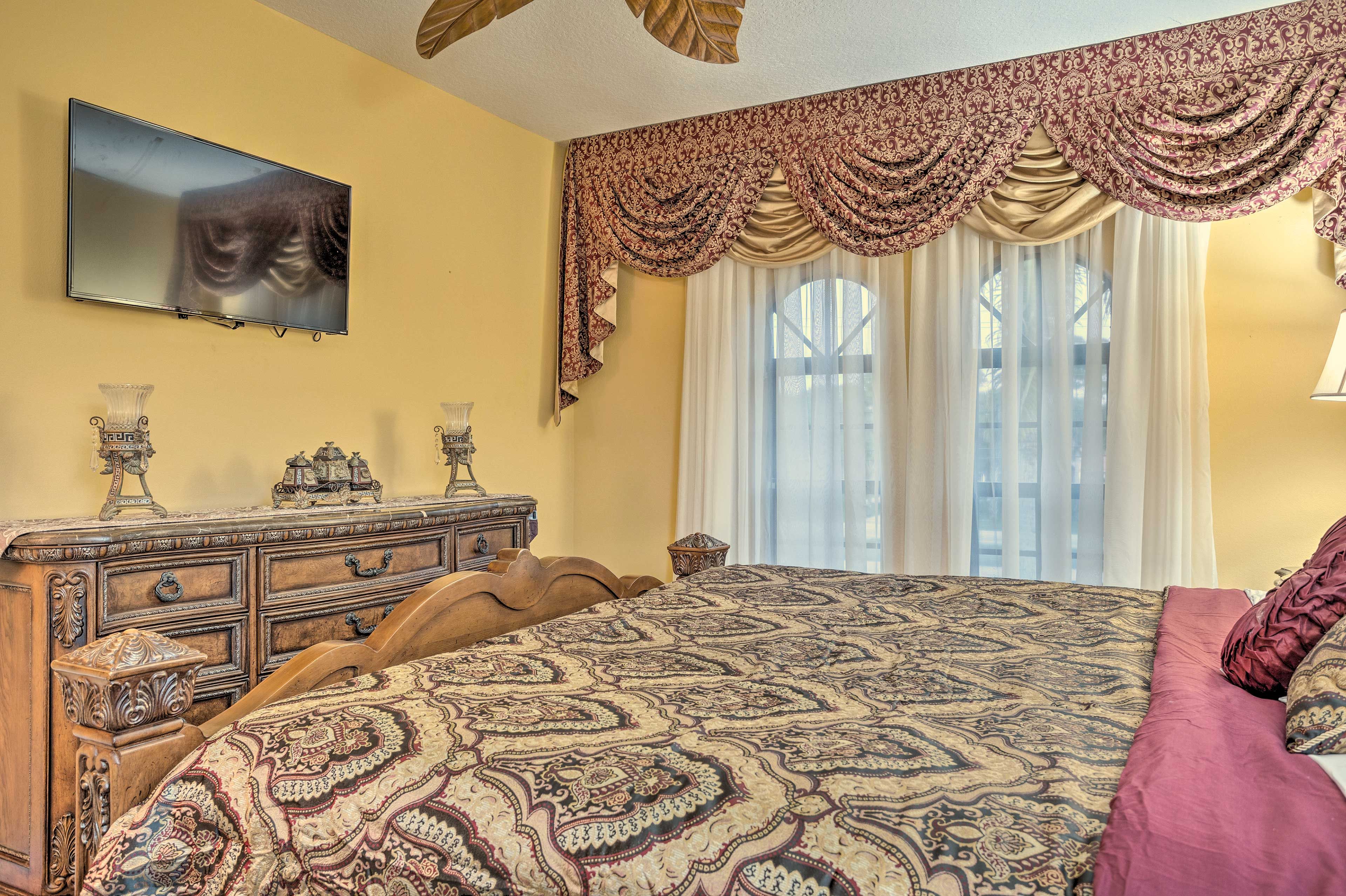 Bedroom 2 | Cable TV