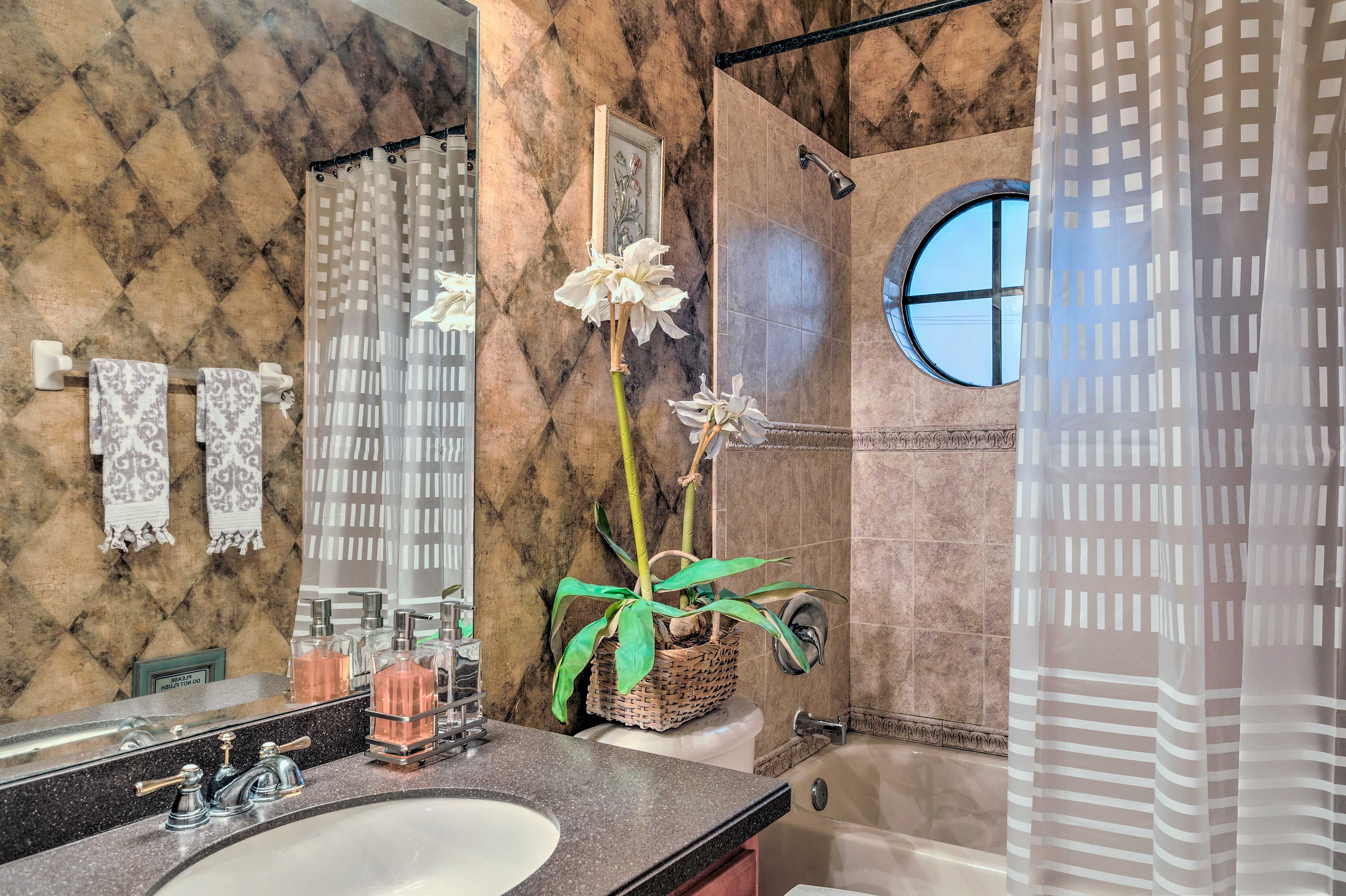 Full Bathroom | 2nd Floor