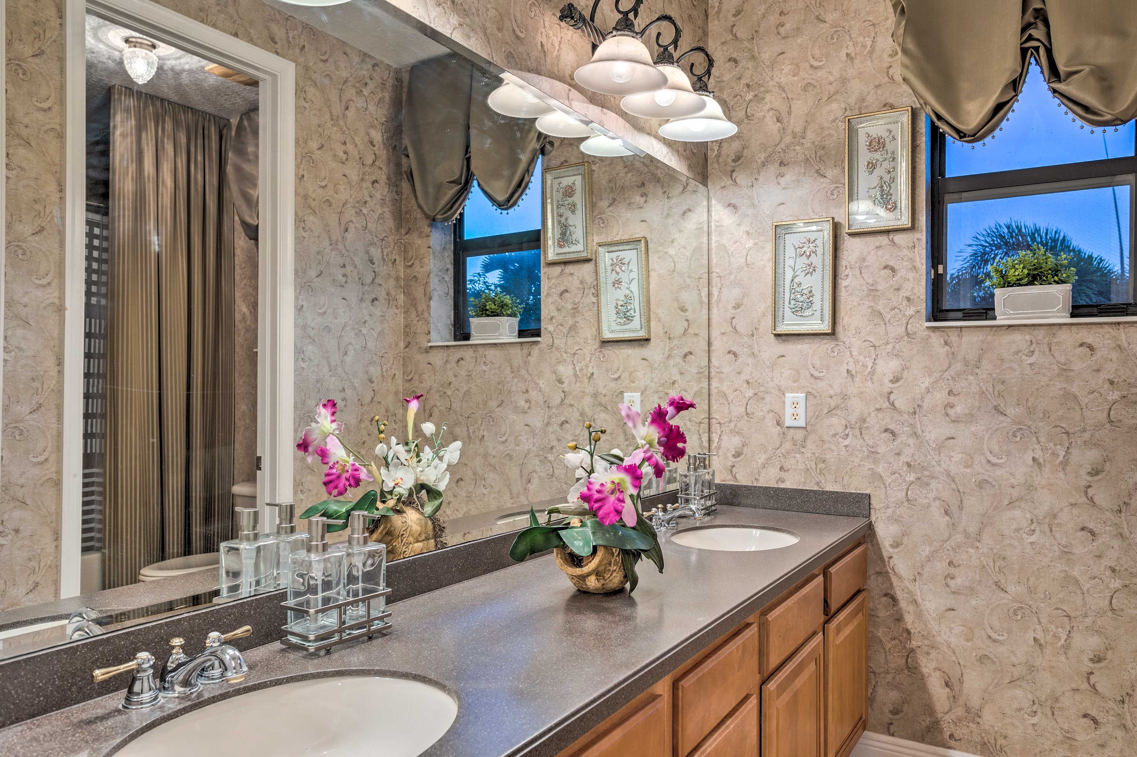 Full Bathroom | 2nd Floor