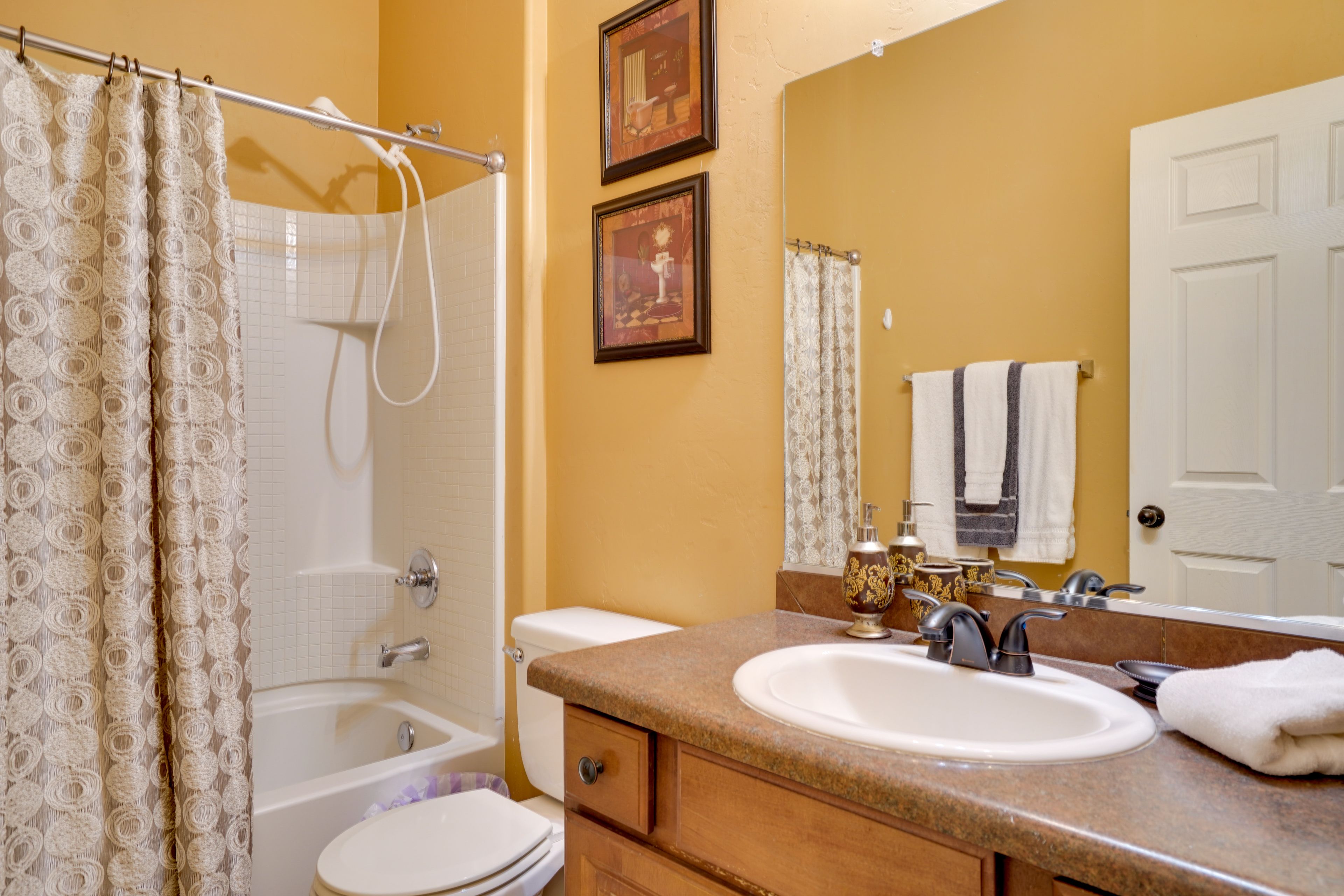 Full Bathroom | Towels Provided | Hair Dryer