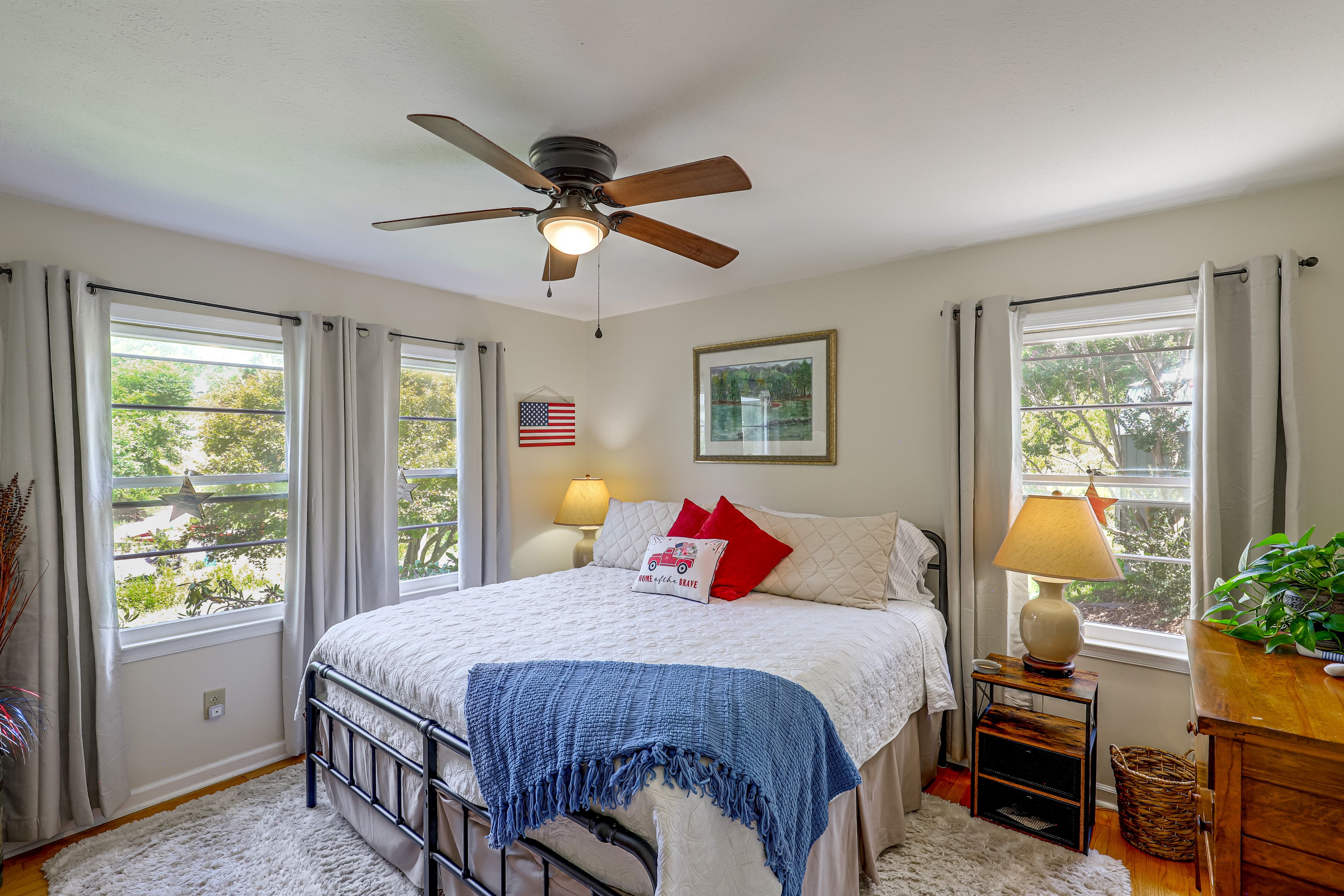 Bedroom 2 | King Bed | Smart TV