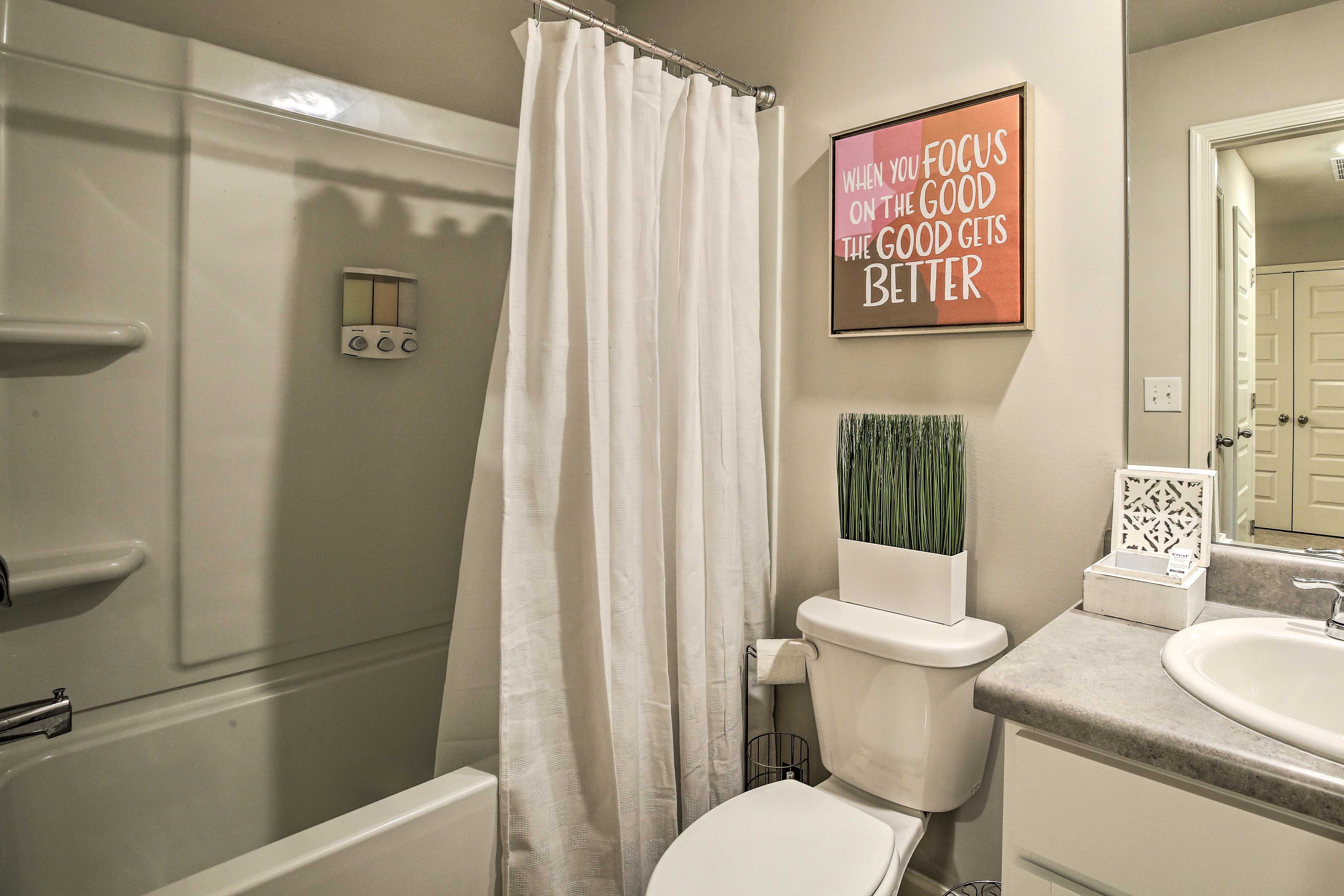 Full Bathroom | 2nd Floor