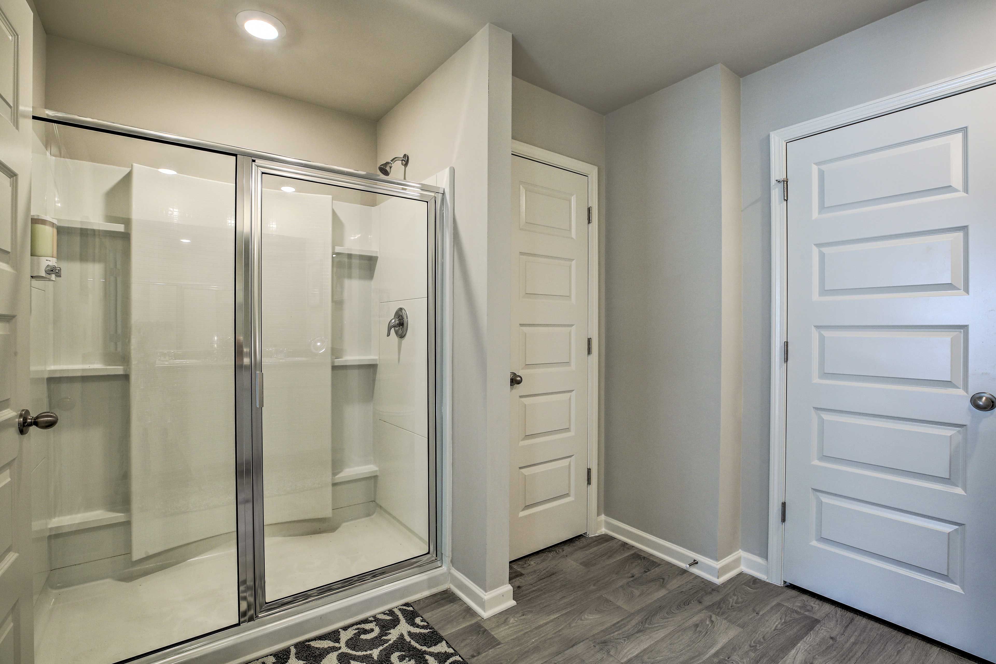 Full Bathroom | Access via Bedroom 1 | Towels Provided