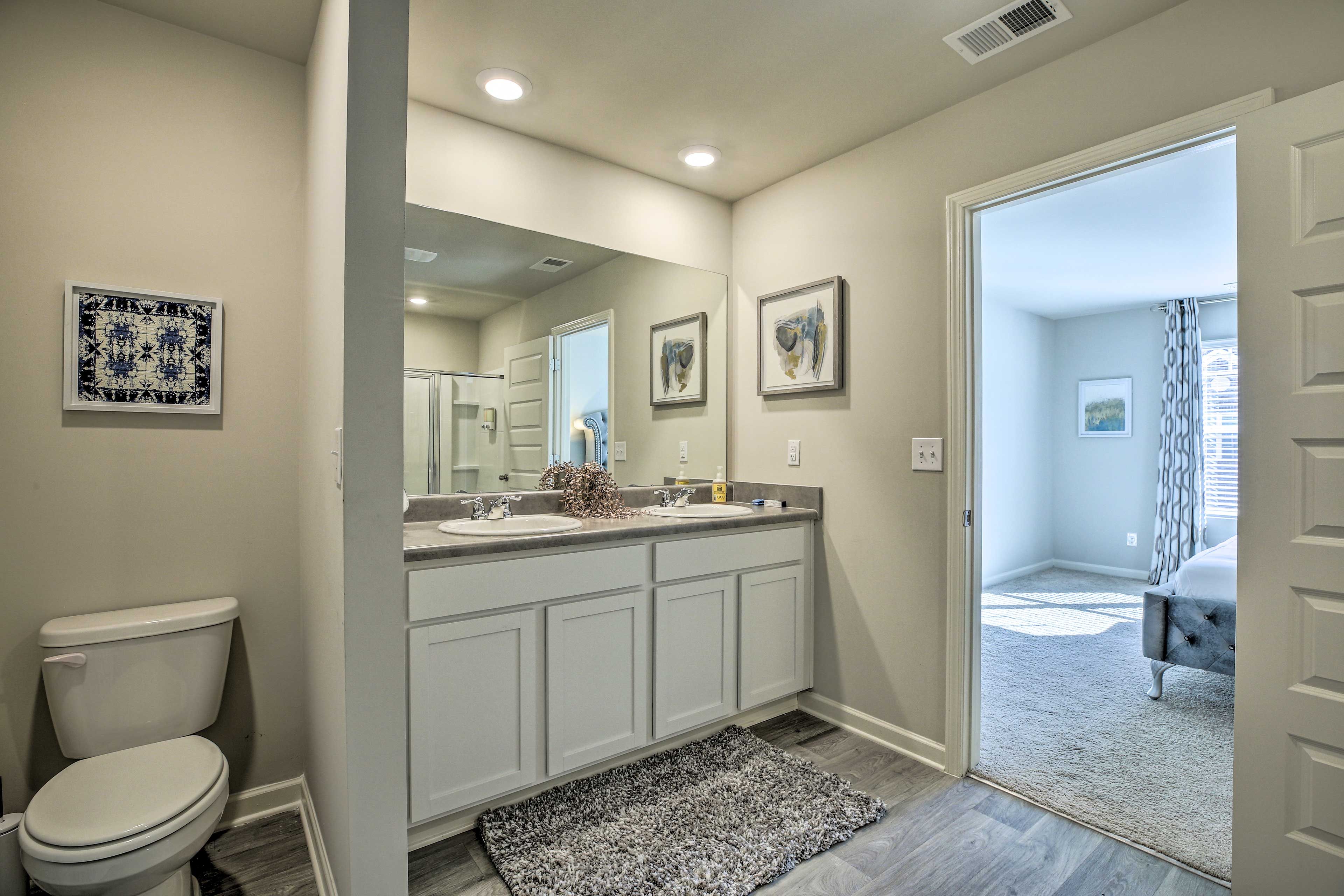 Full Bathroom | Complimentary Toiletries | Hair Dryer