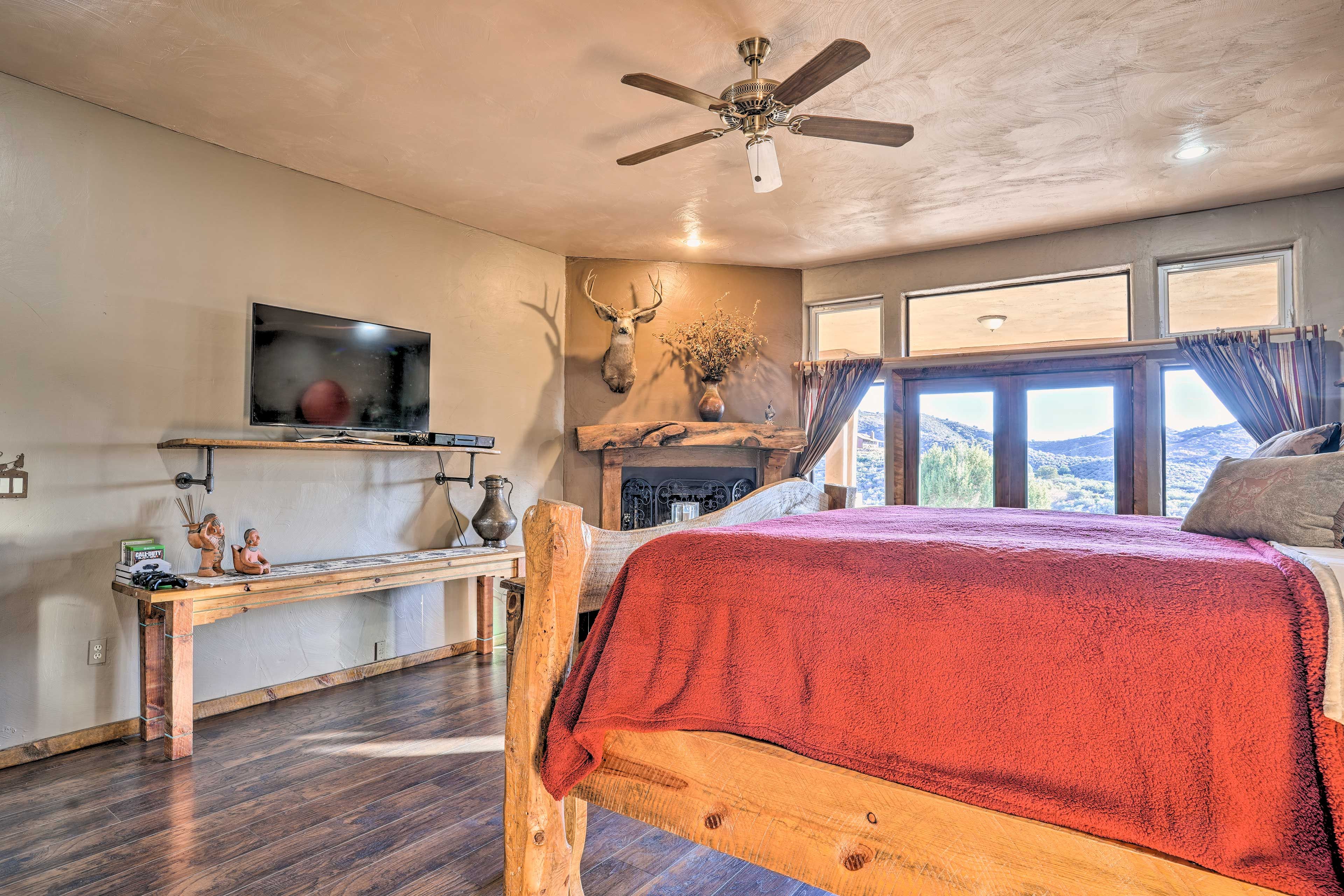 Bedroom 1 | Smart TV | Fireplace