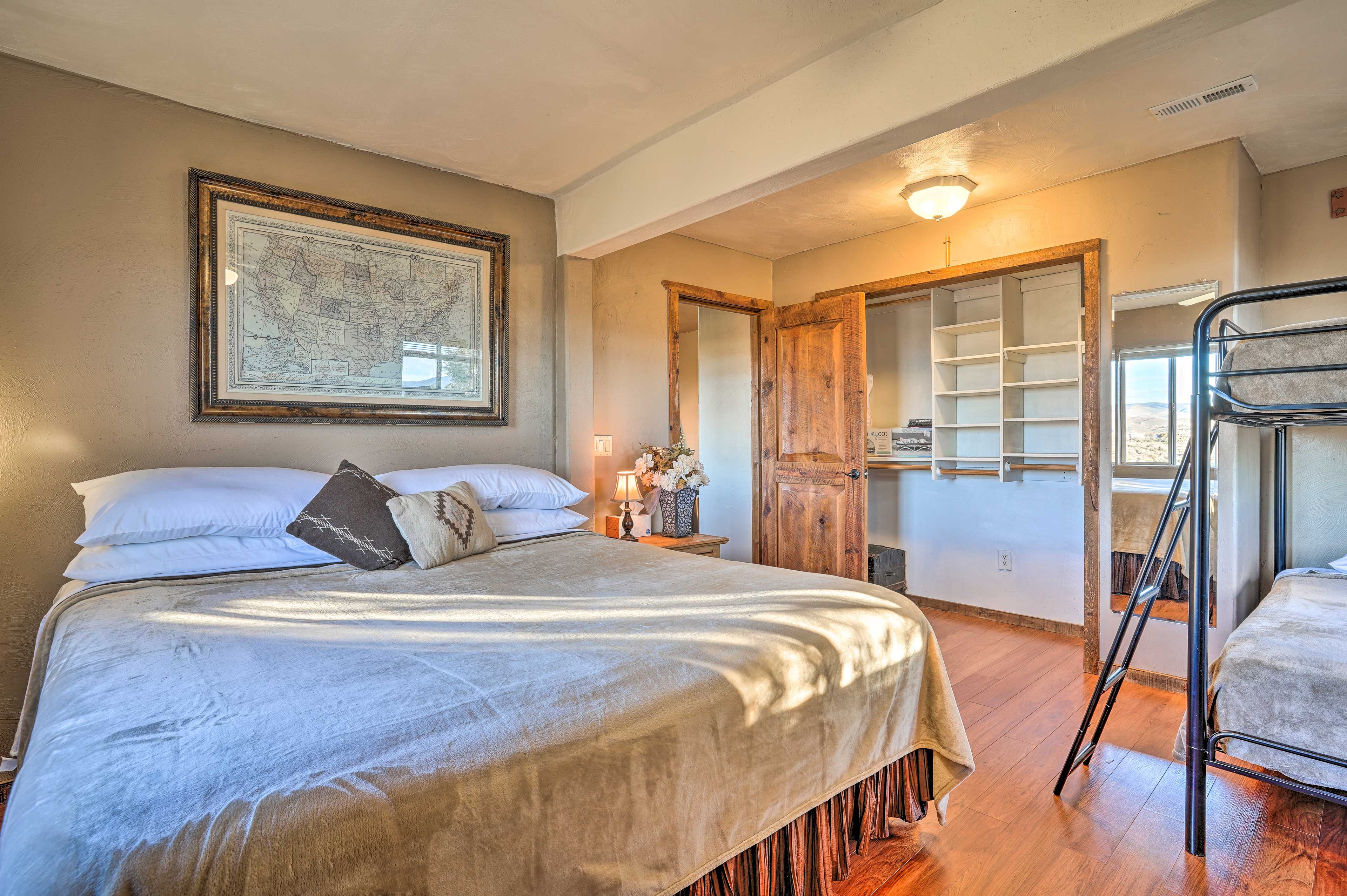 Bedroom 3 | King Bed | Twin Bunk Bed