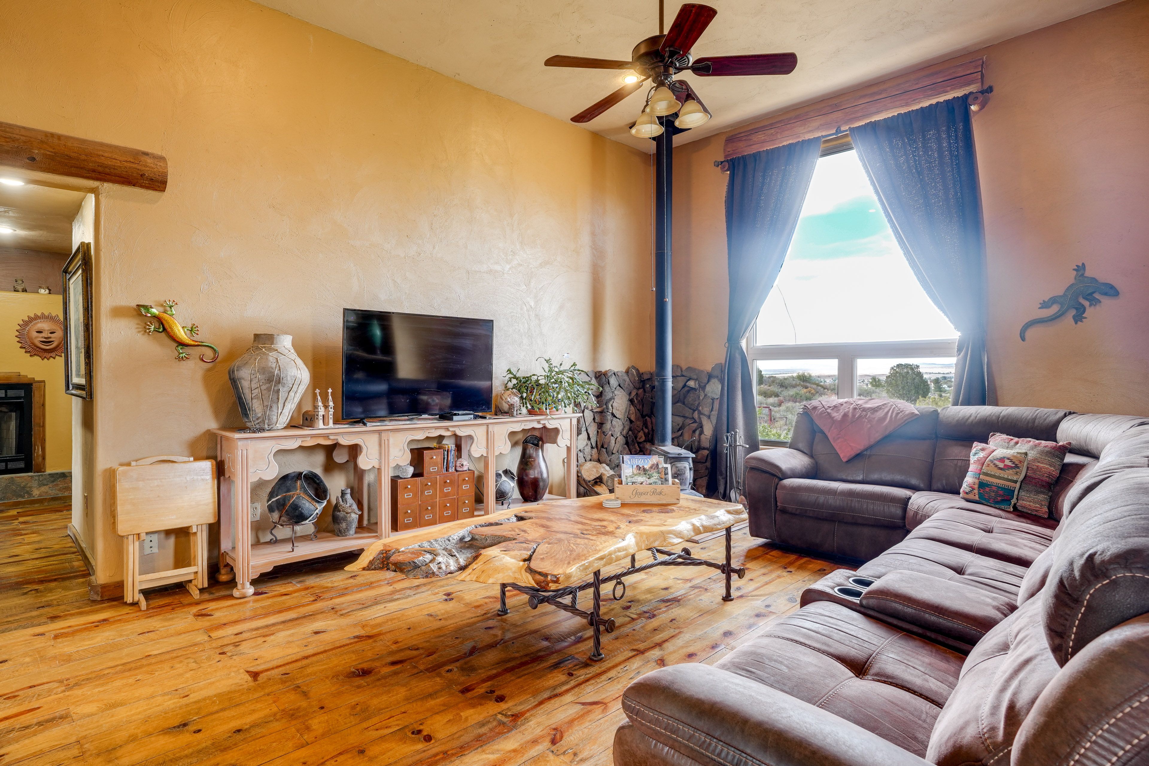 Living Room | Smart TV | Free WiFi