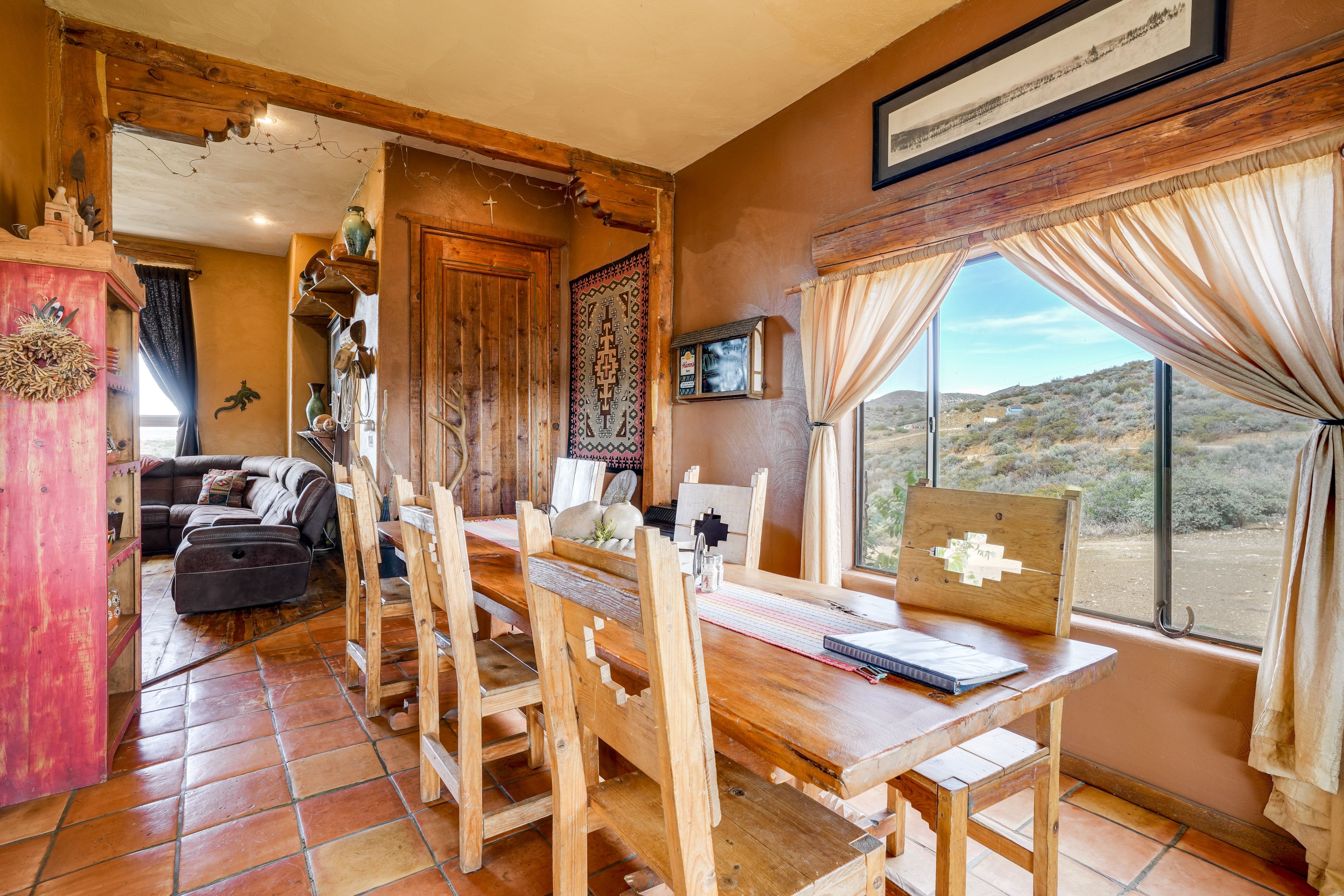 Dining Area | Dishes & Flatware Provided