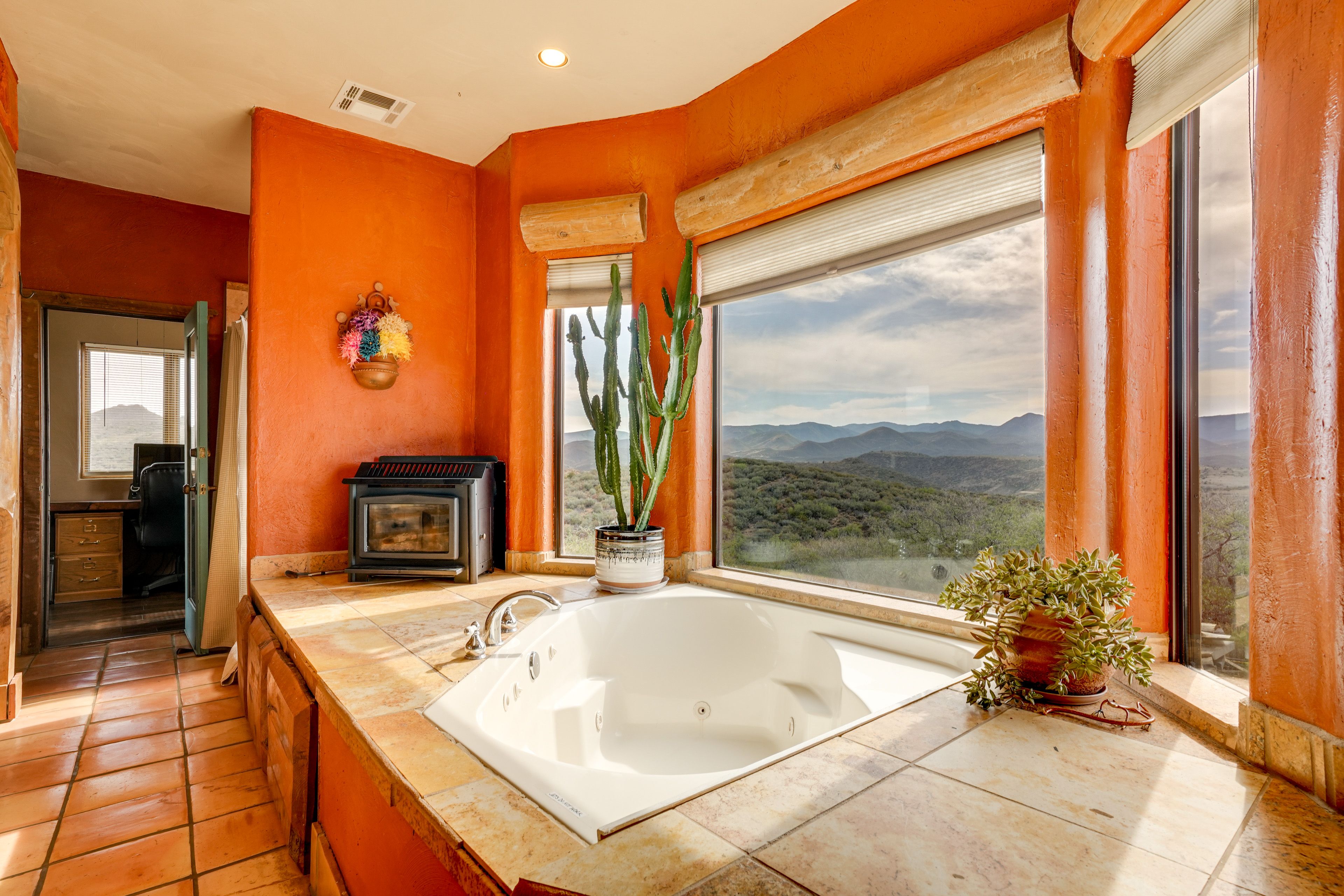En-Suite Bathroom | Jetted Tub