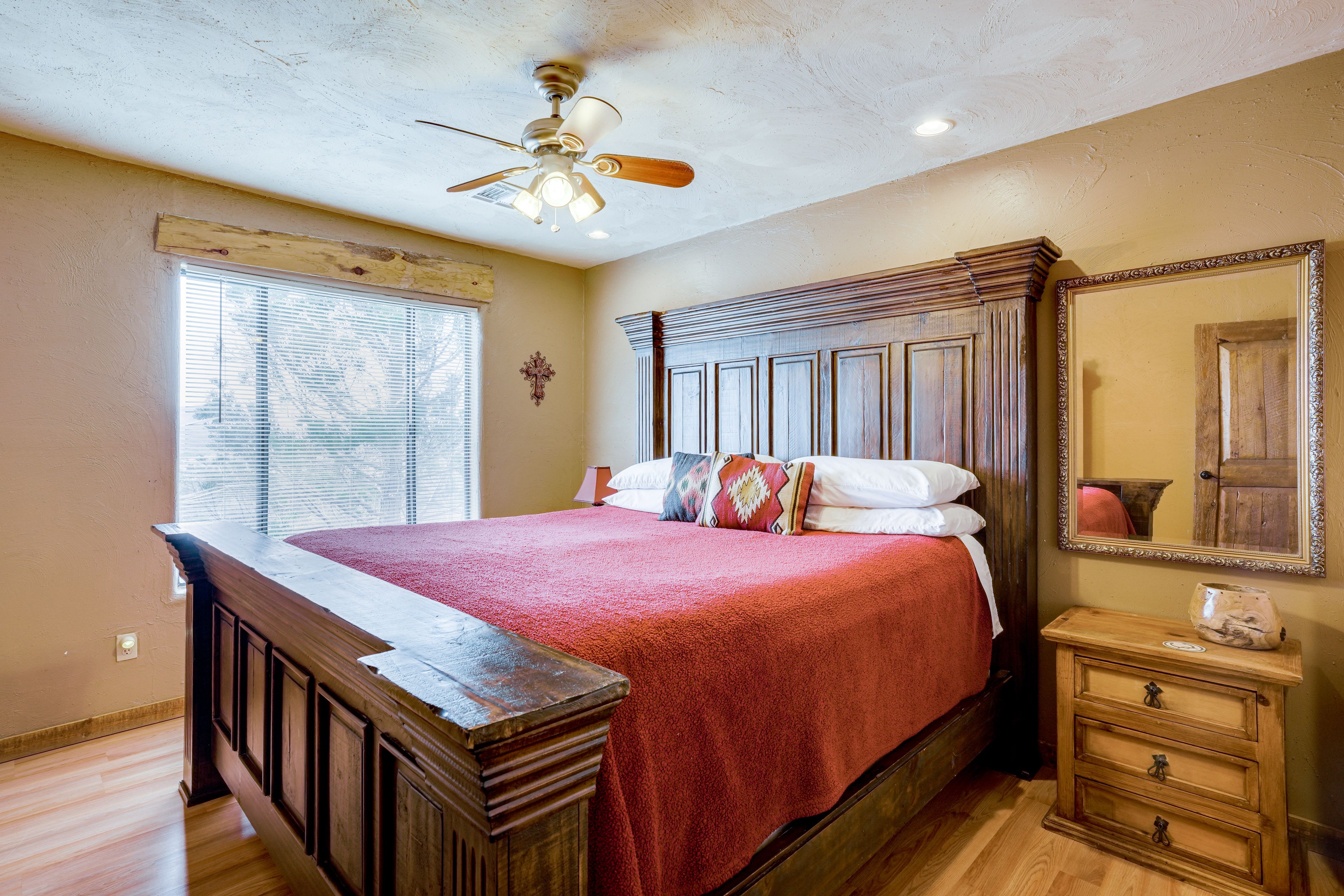 Bedroom 2 | Queen Bed
