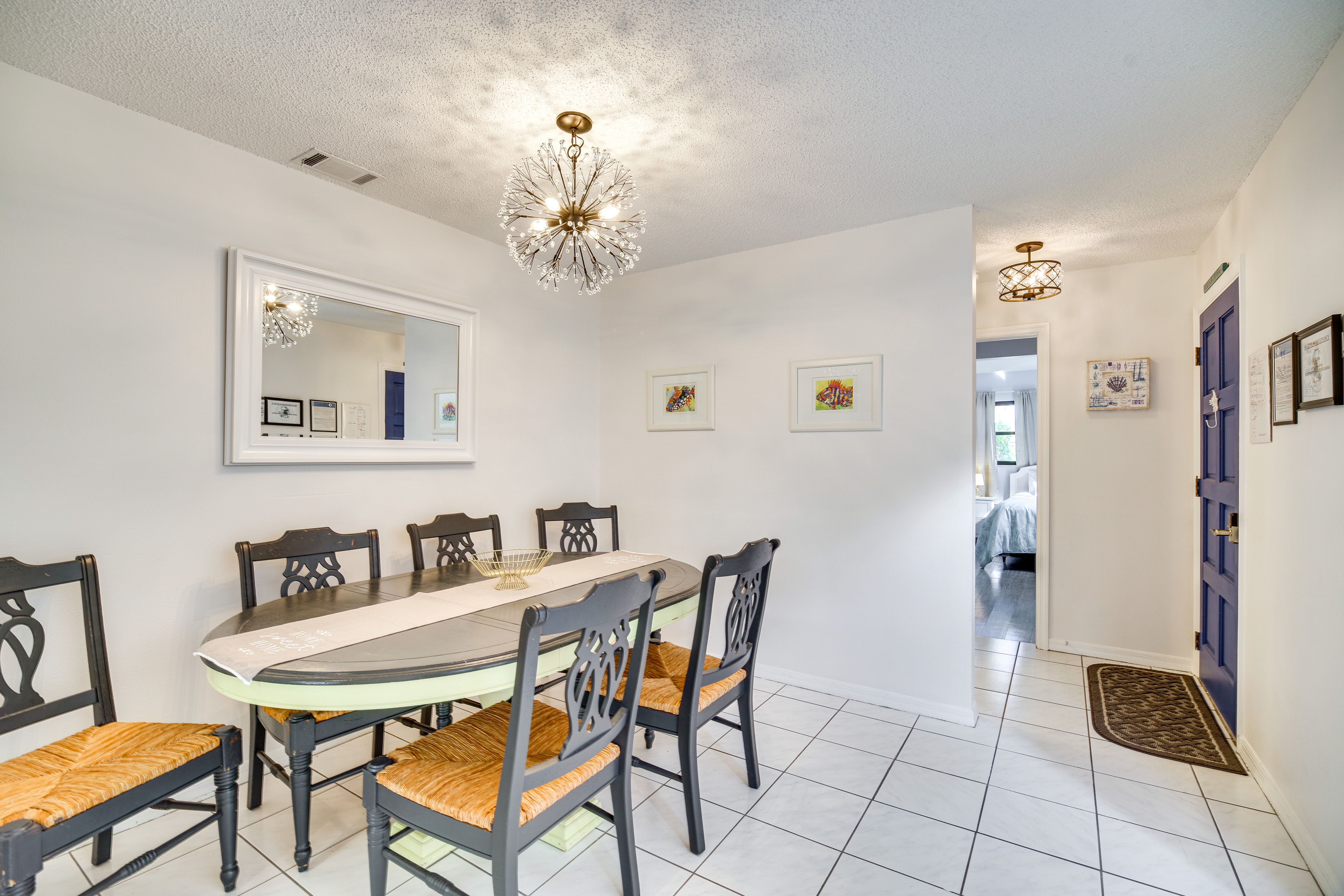 Dining Area | Dishware & Flatware Provided