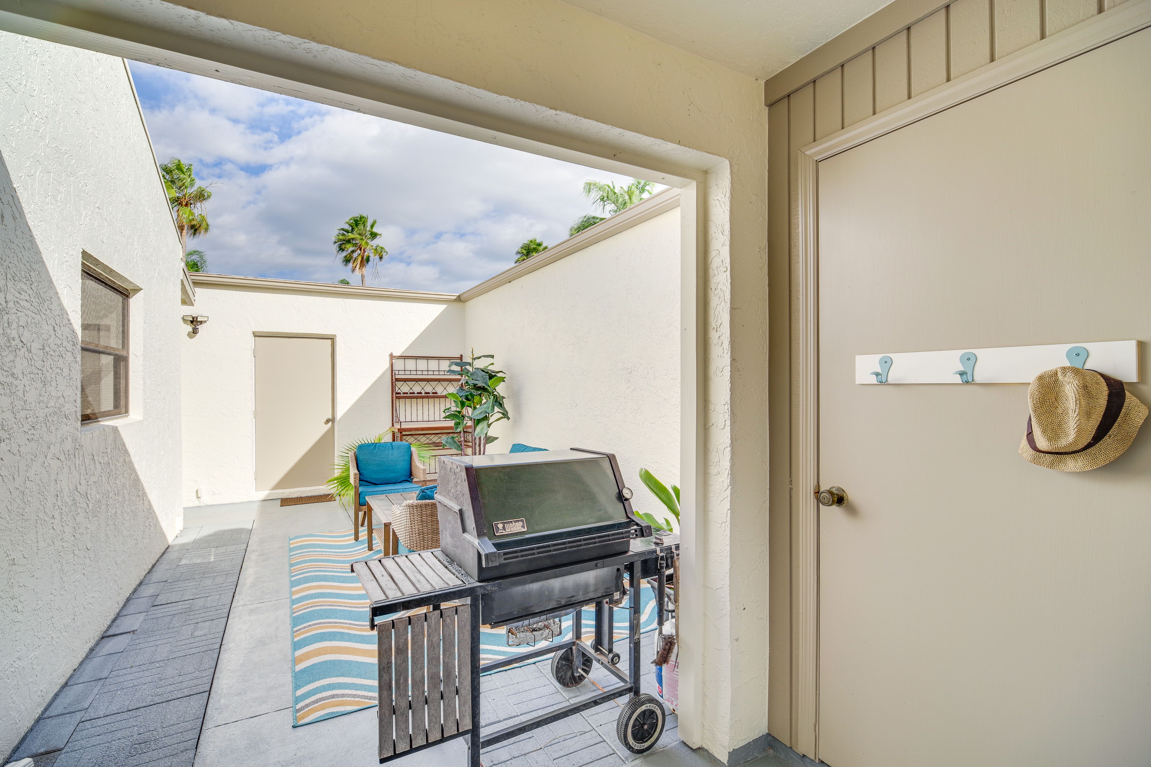 Private Patio | Gas Grill