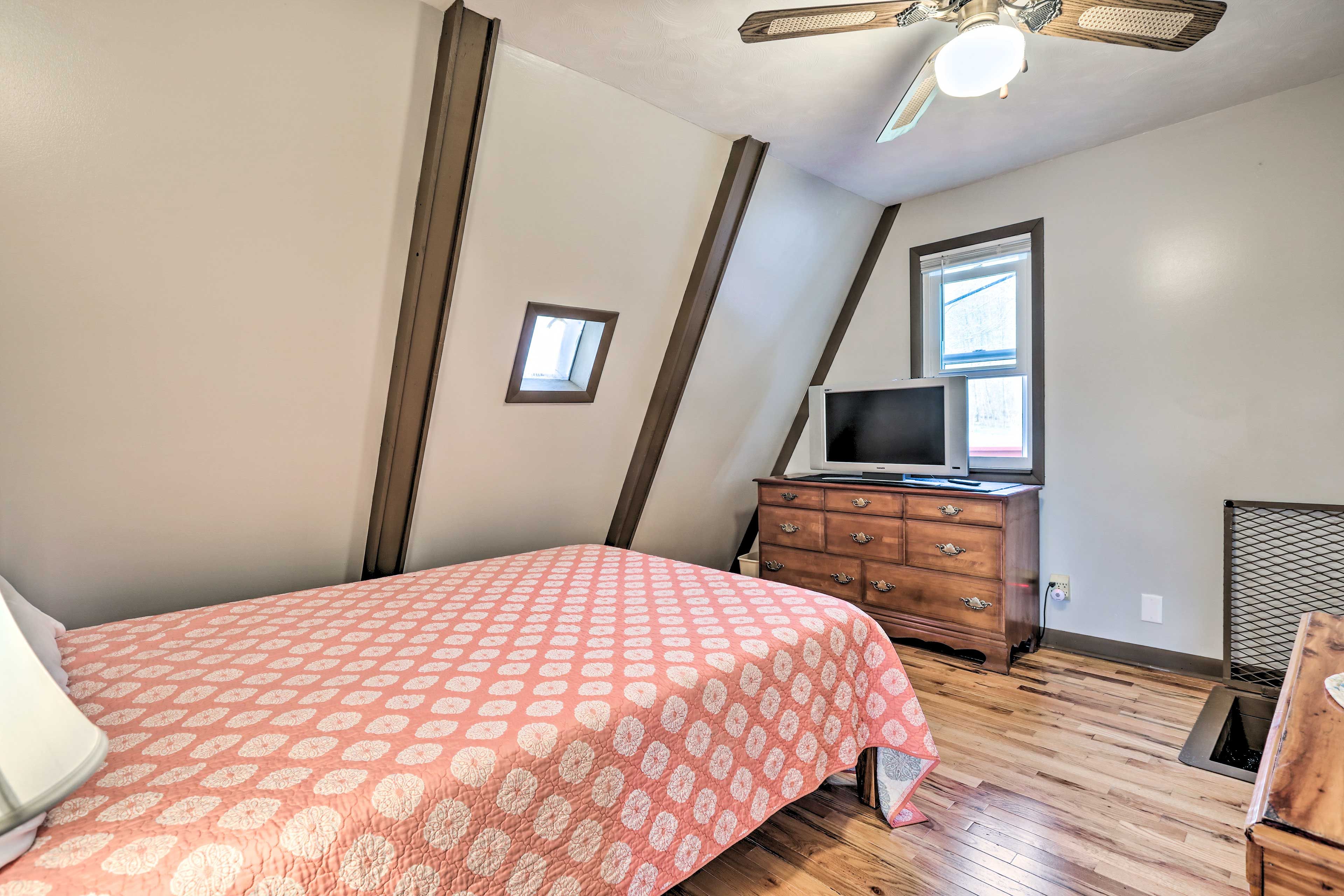 Bedroom 1 | Queen Bed | 2nd Floor | Direct Entry from 1st Floor