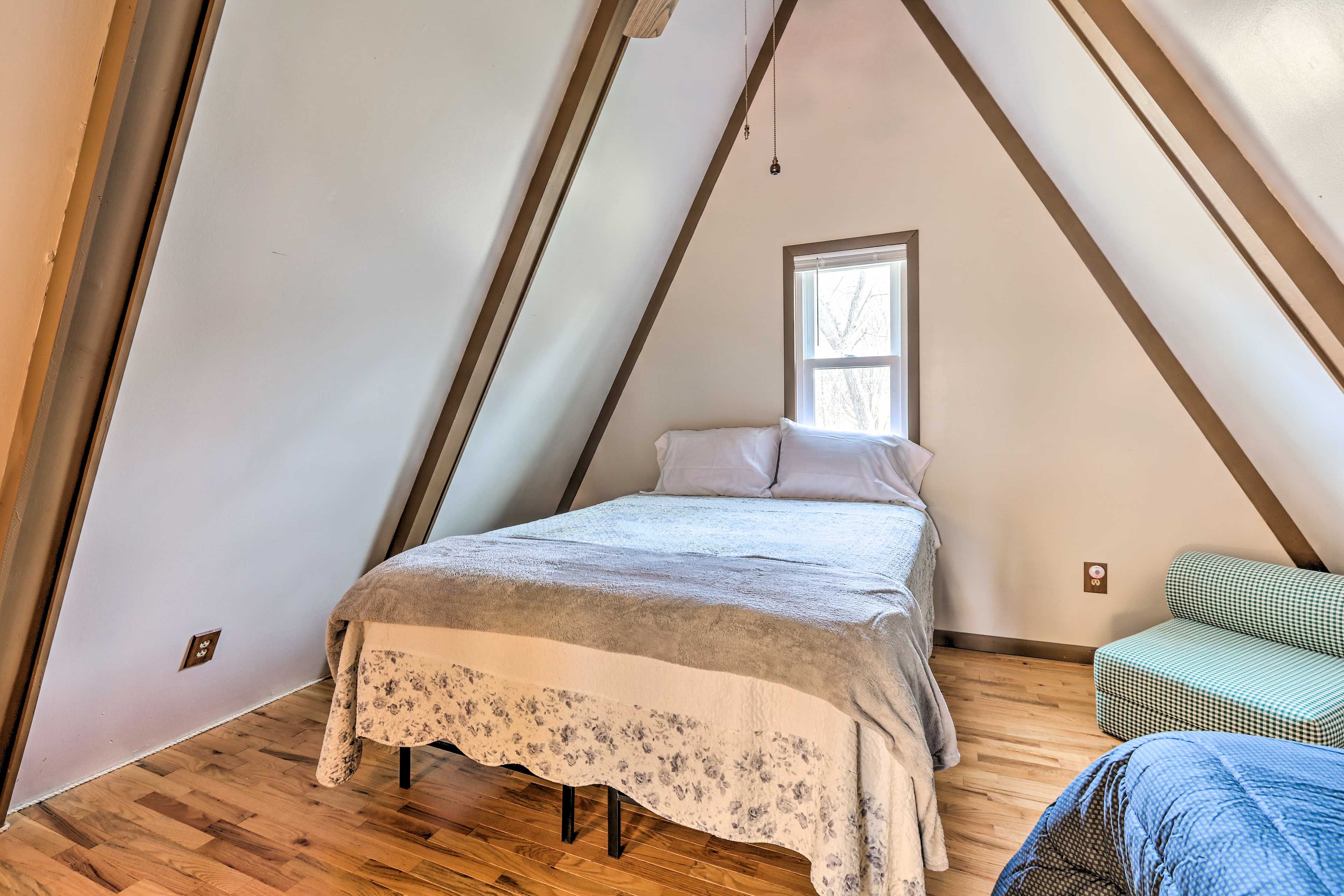 Bedroom 2 | Queen Bed | Twin Bed | Twin Foldout Mattress | 3rd Floor