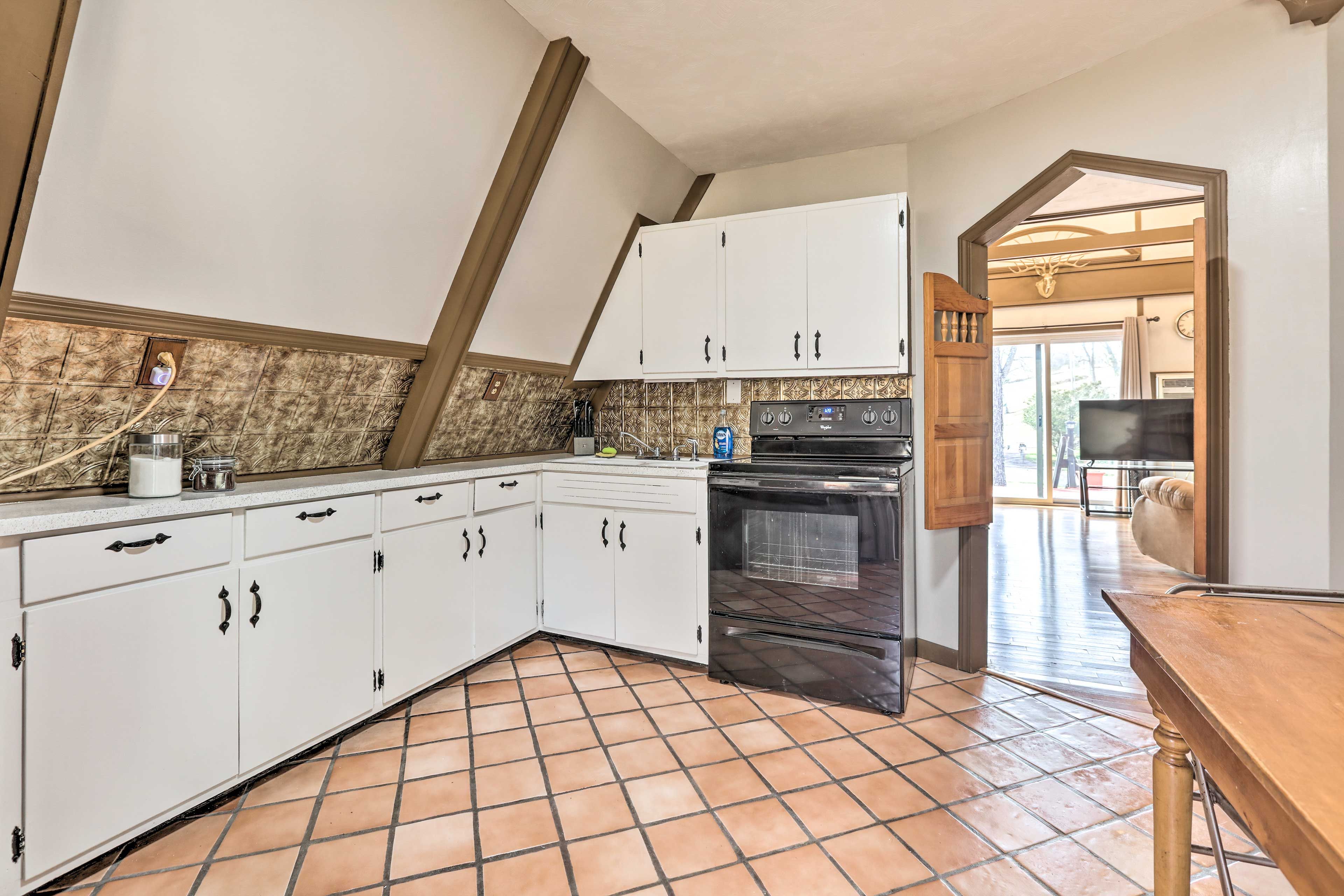 Kitchen | 2nd Floor | Dishware & Flatware | Coffee Maker | Toaster
