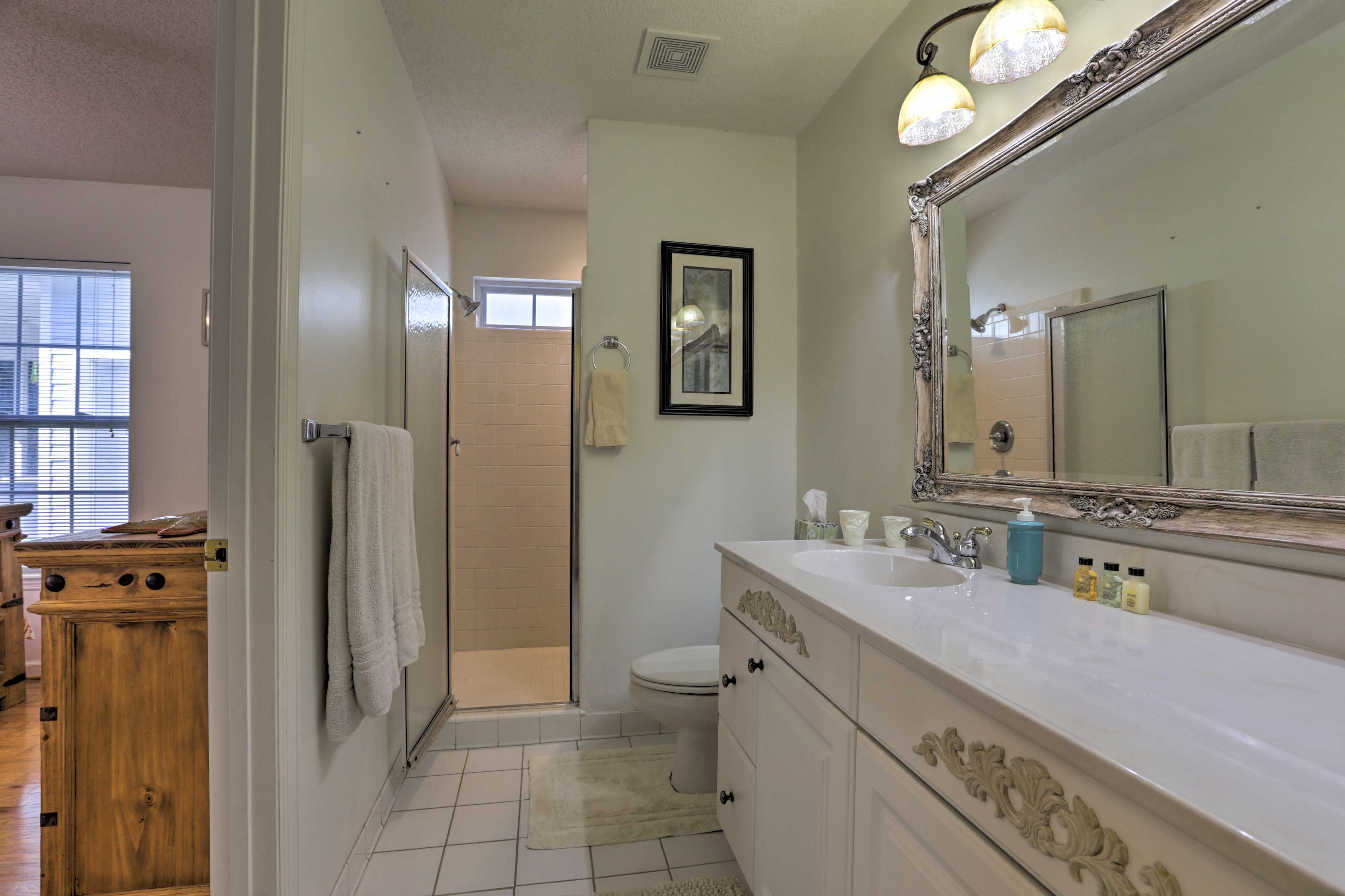 Full Bathroom | Access via Bedroom 1 | Towels Provided