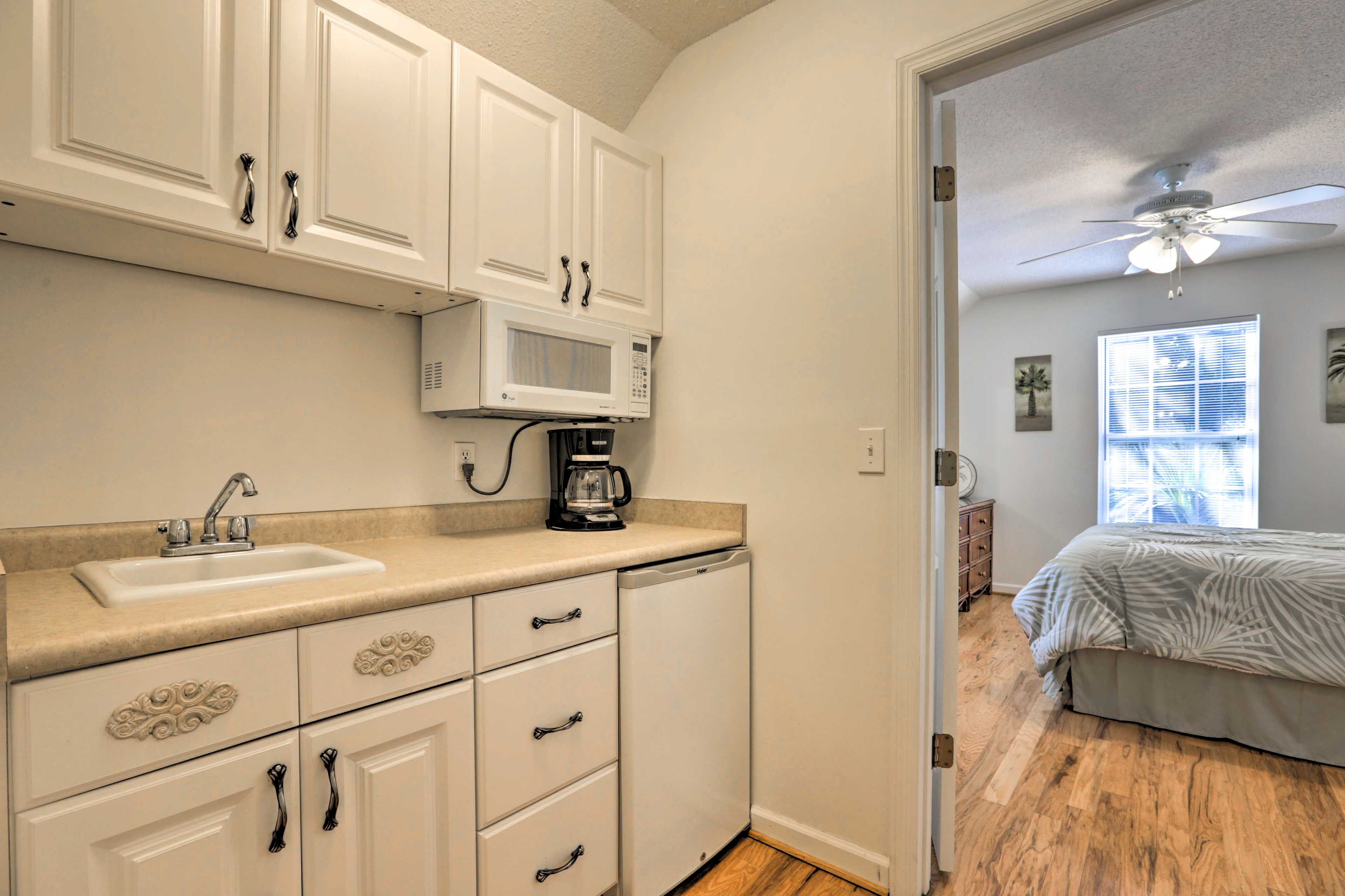 Kitchenette | Access to Bedroom 3