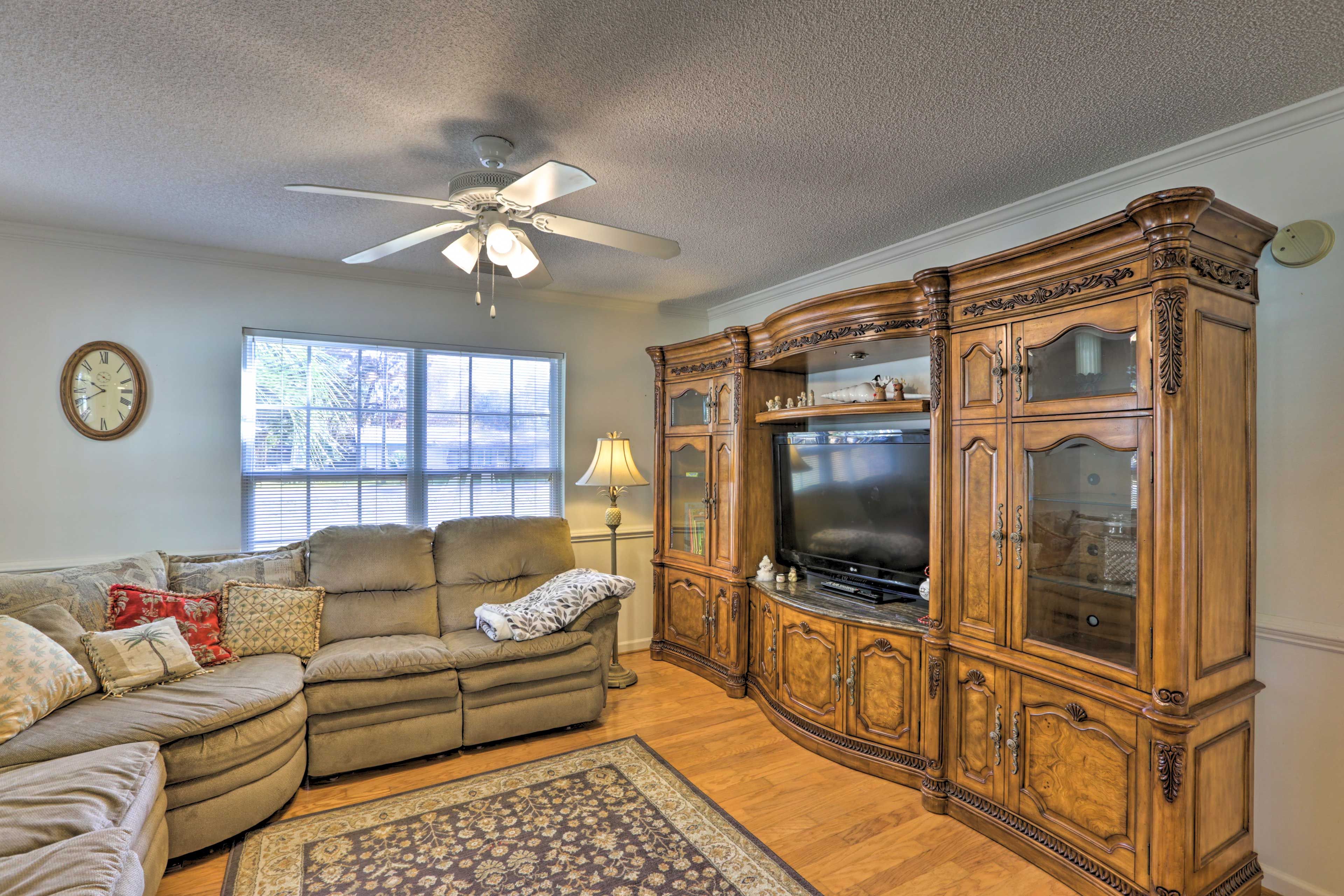 Living Room | Smart TV | DVD Player