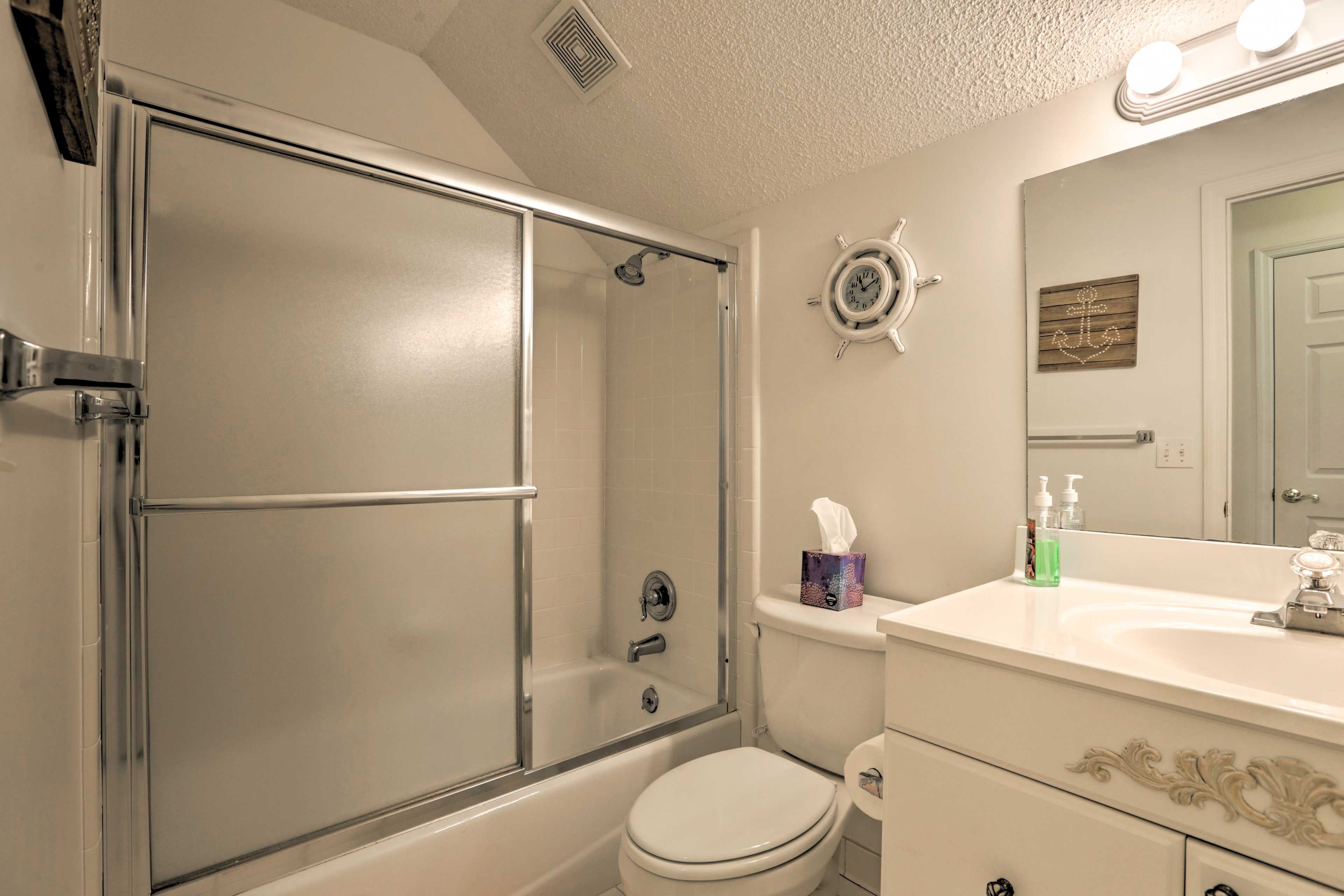 Full Bathroom | 2nd Floor