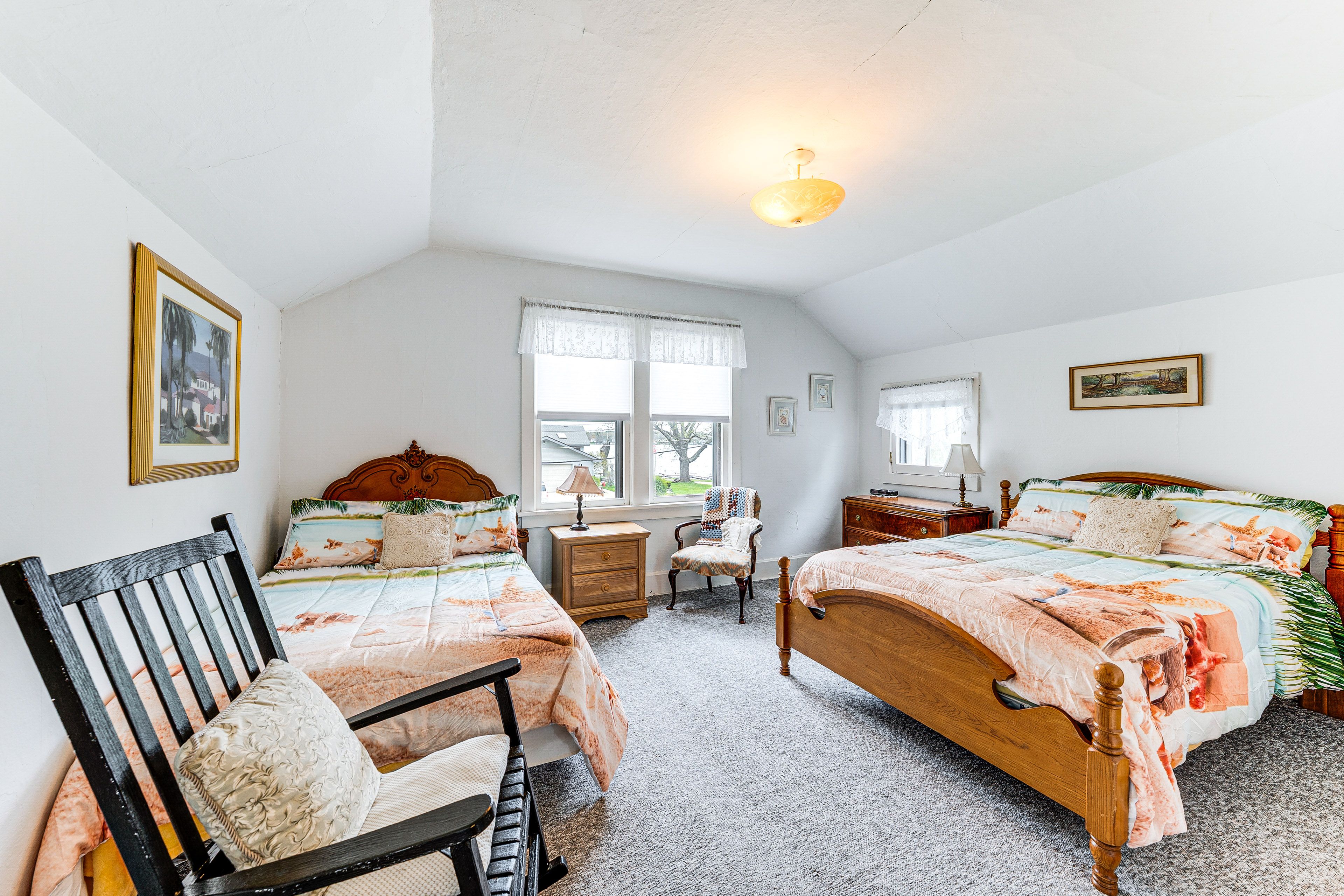 Bedroom 1 (Lake Room) | 2 Full Beds