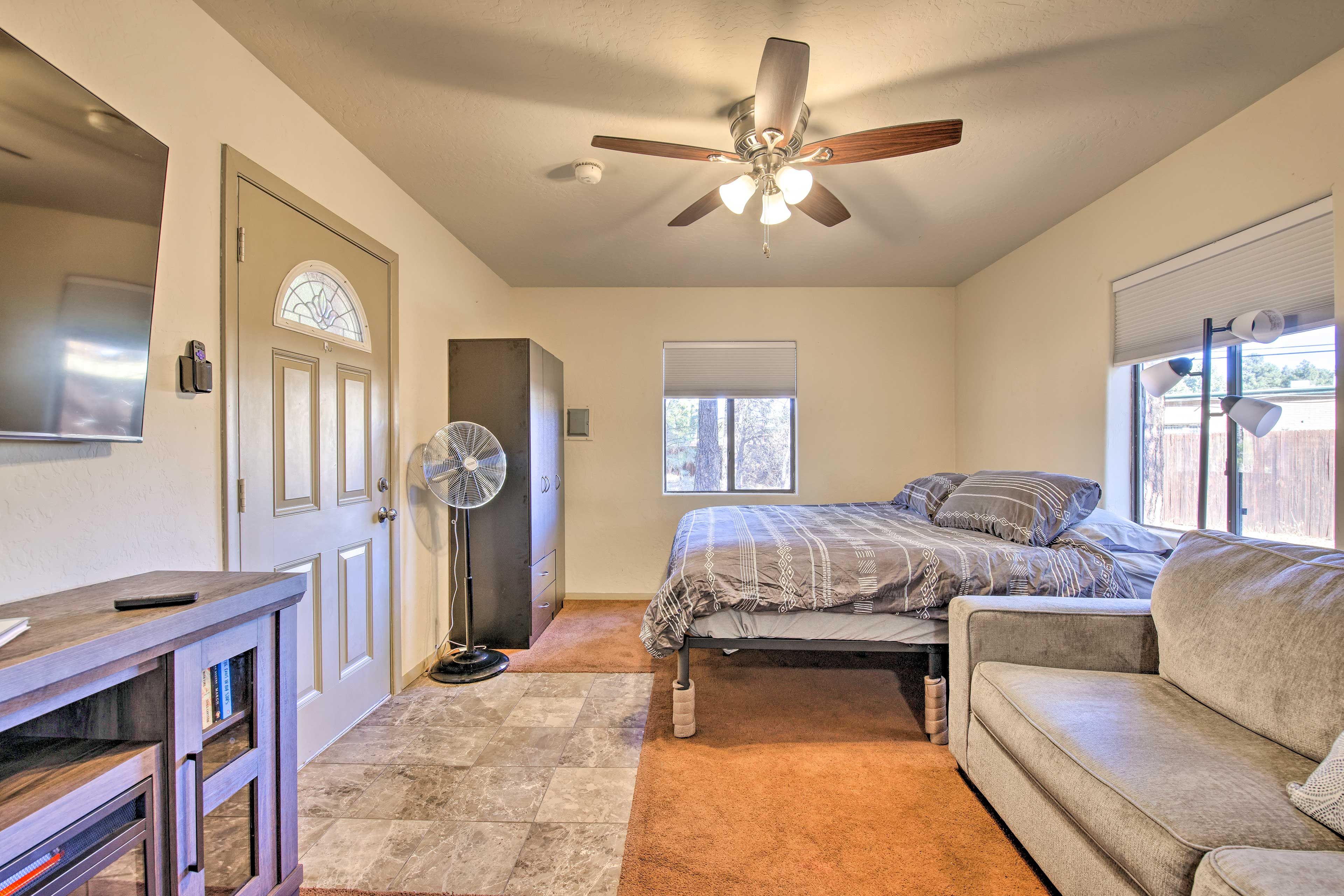 Guest House (Mama Bear) | King Bed | Queen Sleeper Sofa