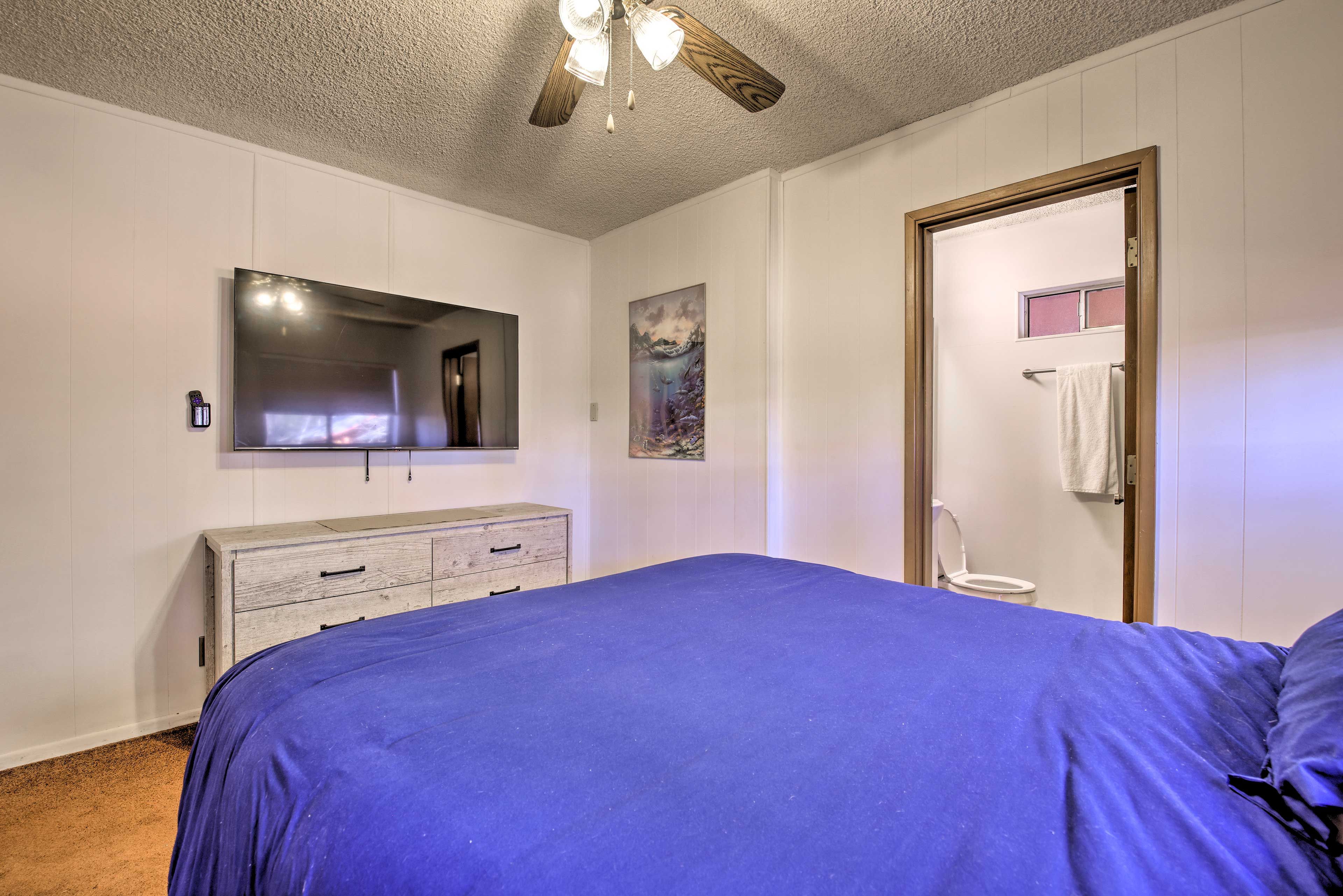 Bedroom 1 (Papa Bear)