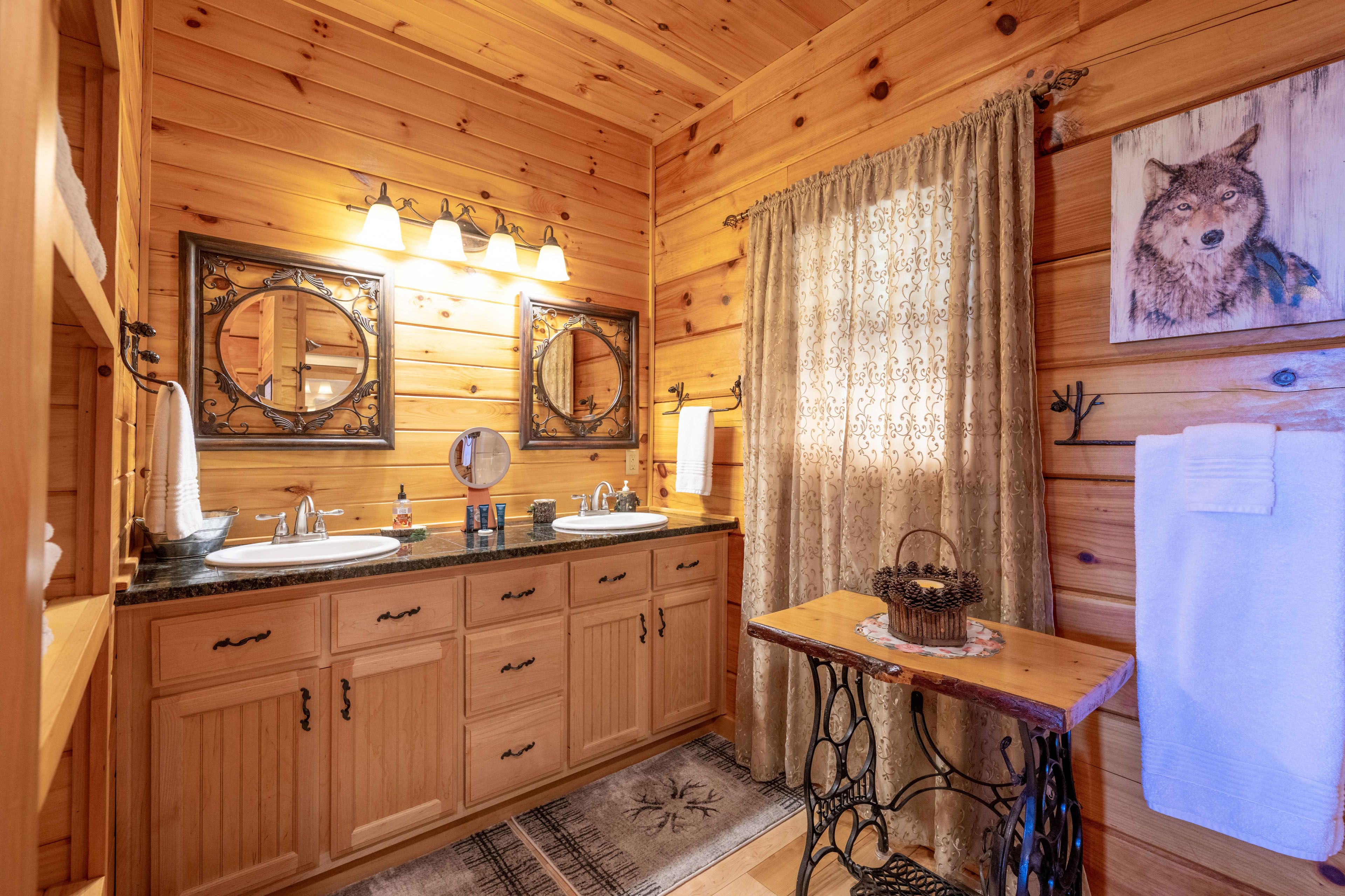 En-Suite Bathroom | Complimentary Toiletries