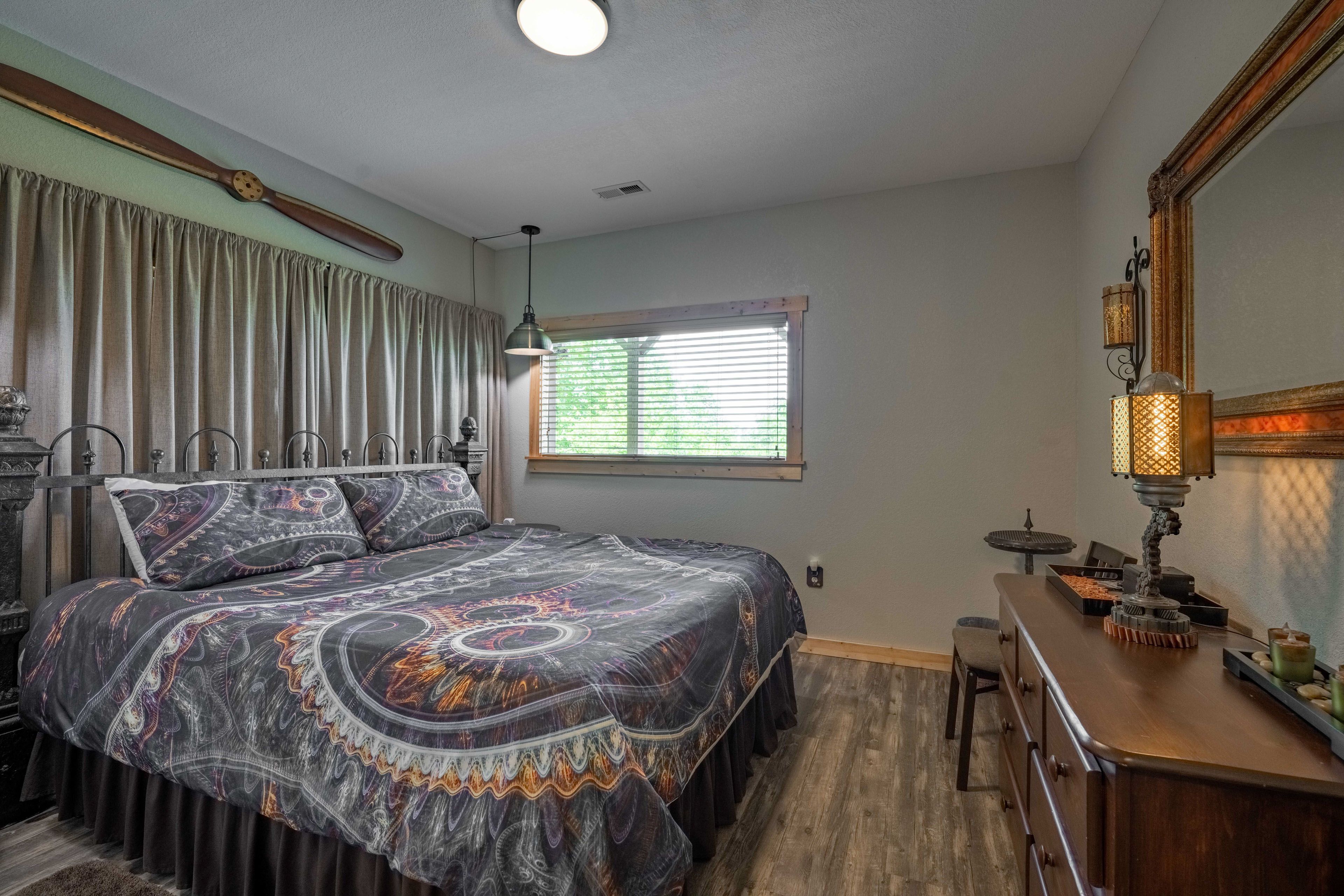 Bedroom 2 | King Bed