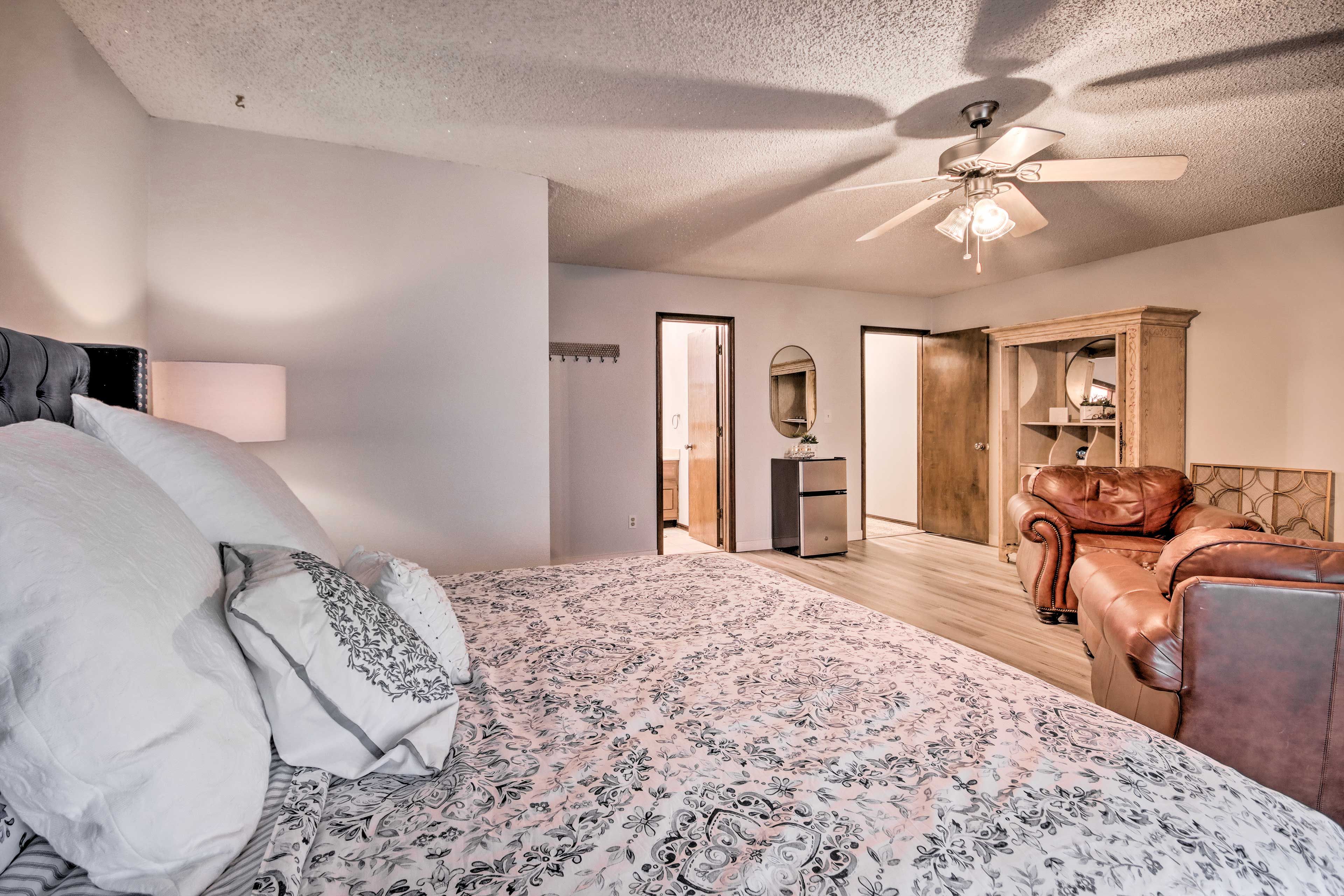 Bedroom | King Bed