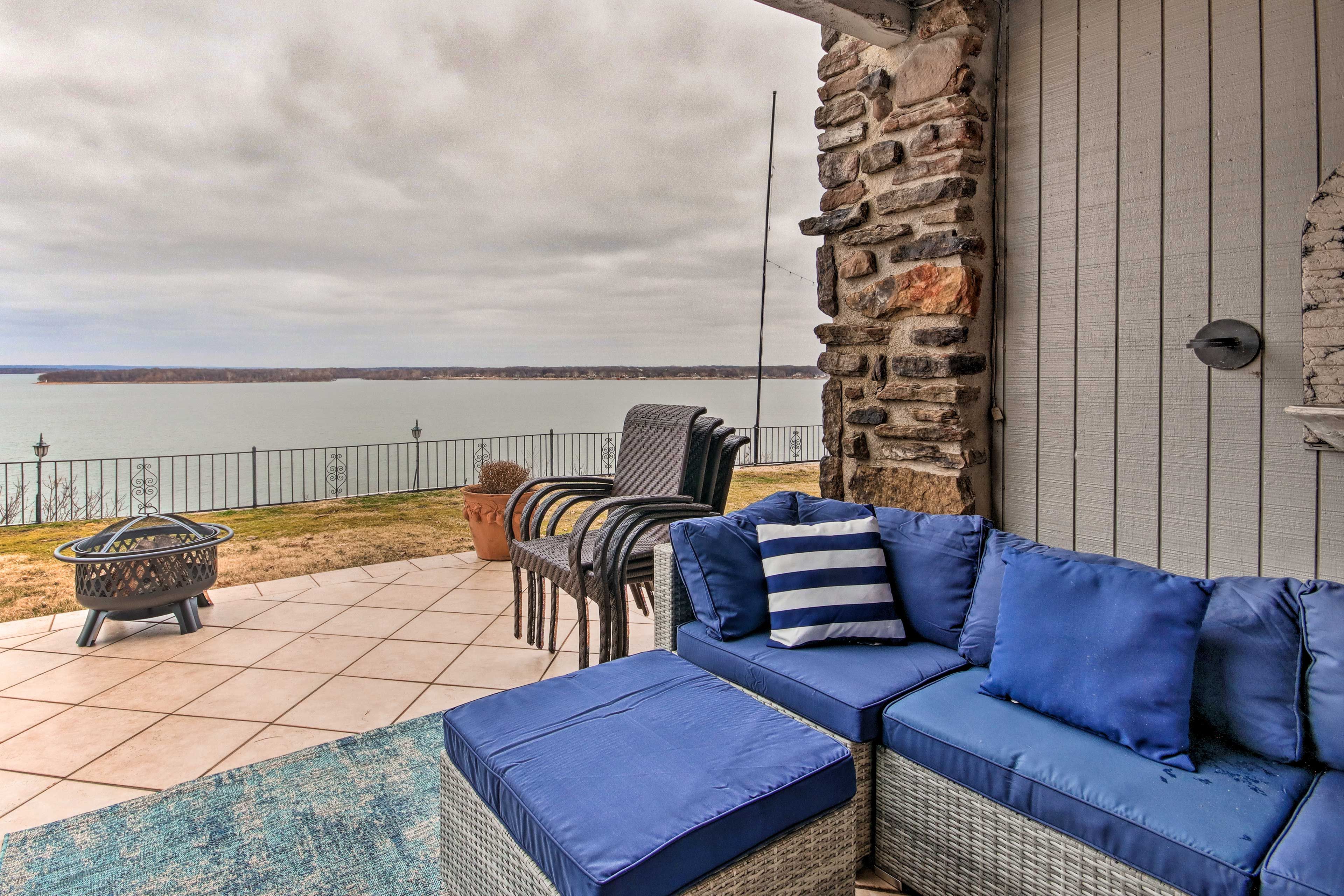 Private Patio | Fire Pit
