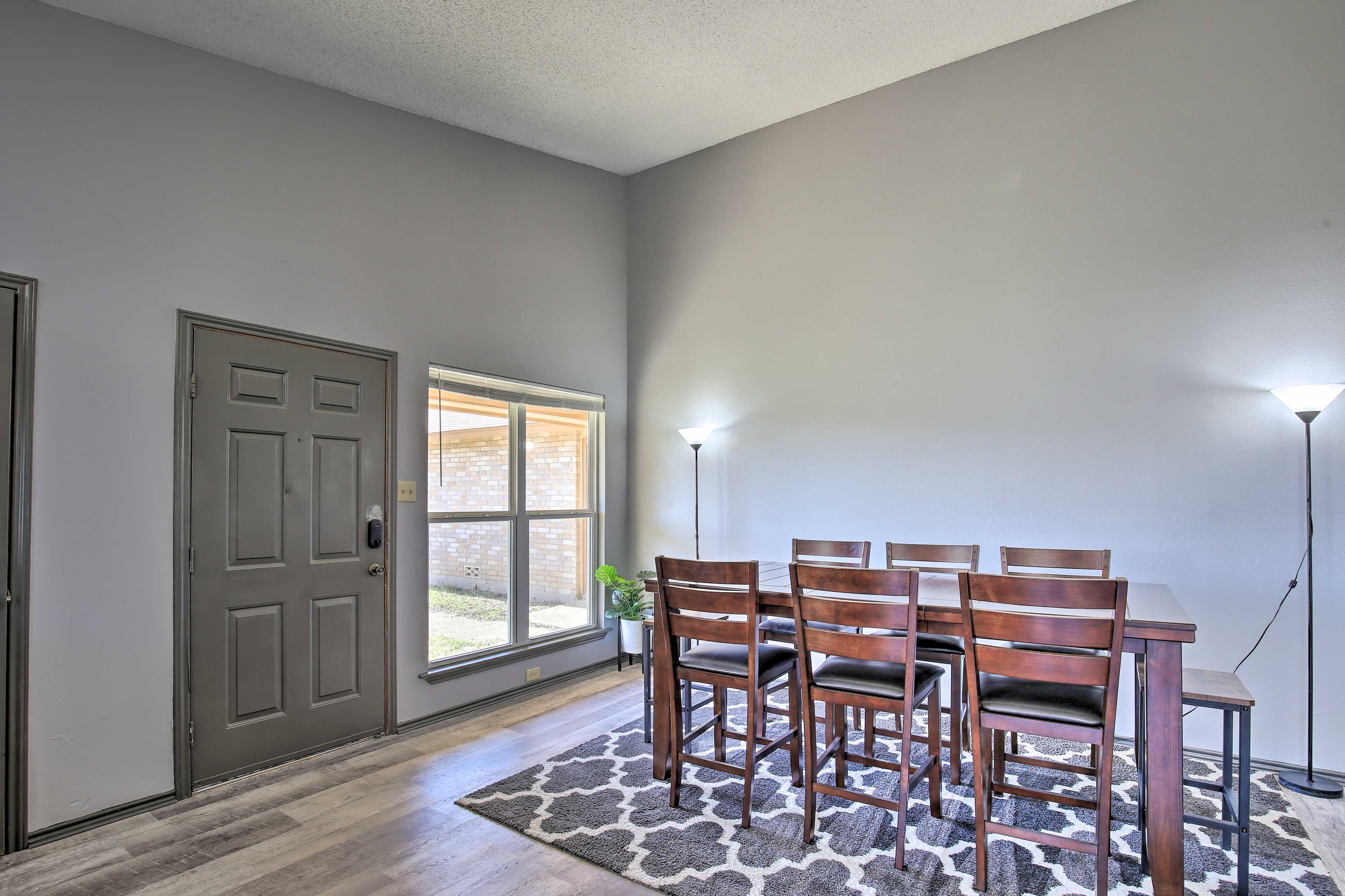Dining Area | Dishware & Flatware Provided