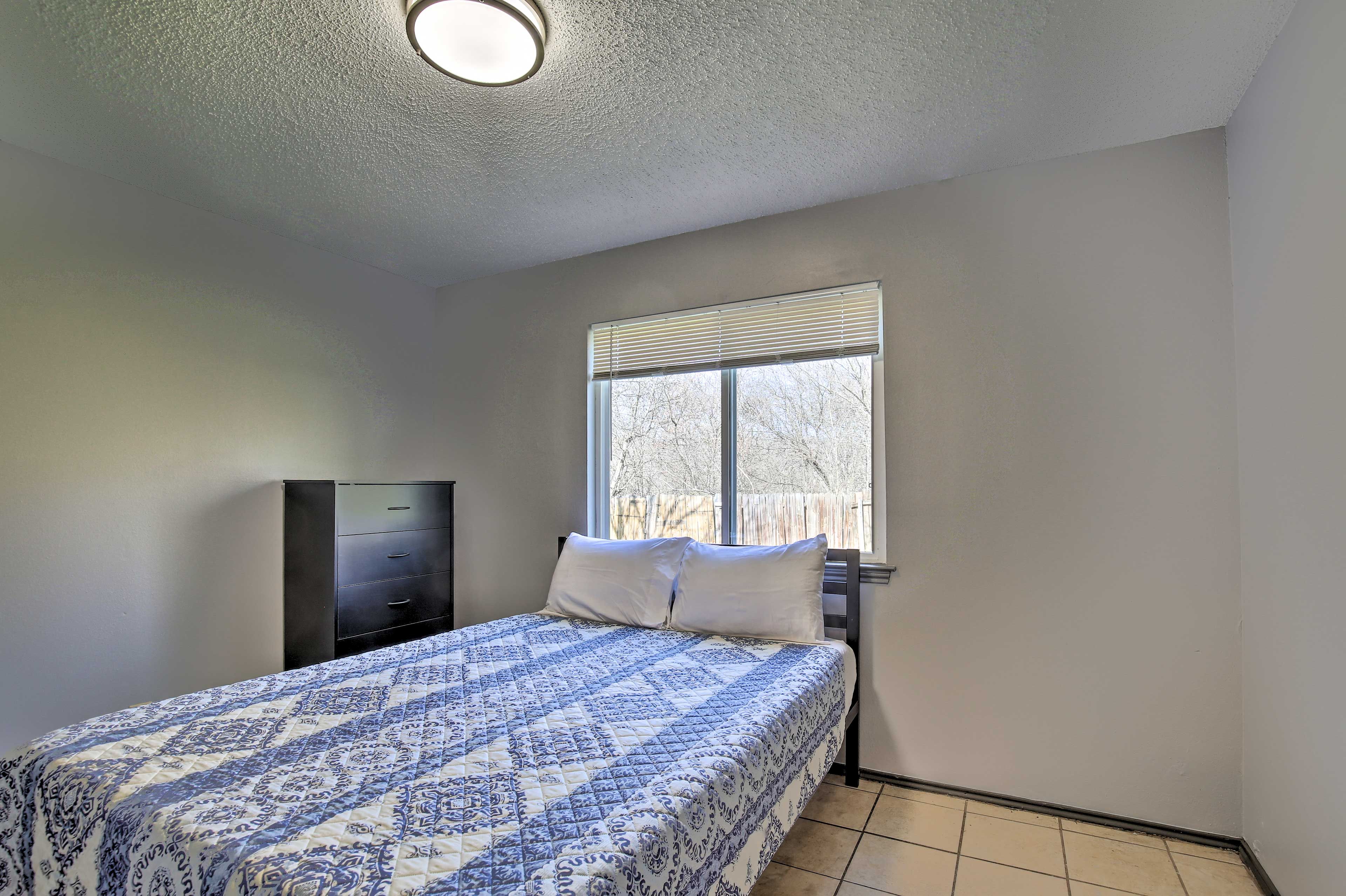Bedroom 2 | Queen Bed