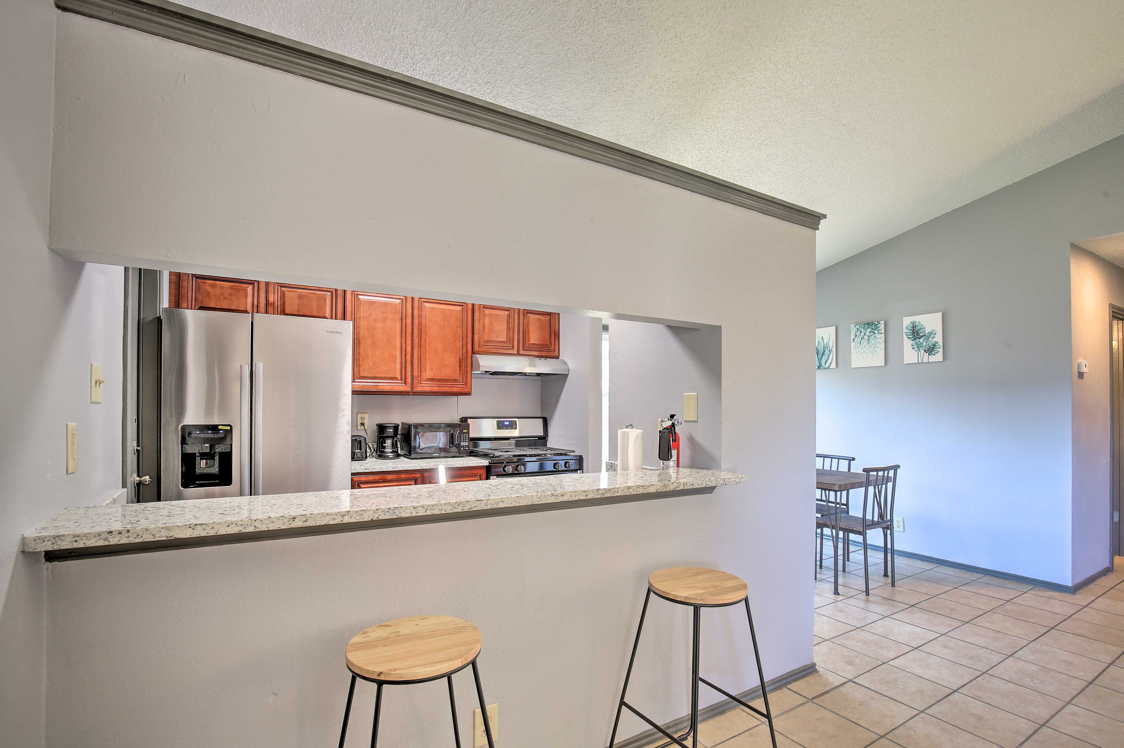 Dining | Breakfast Bar w/ Additional Seating