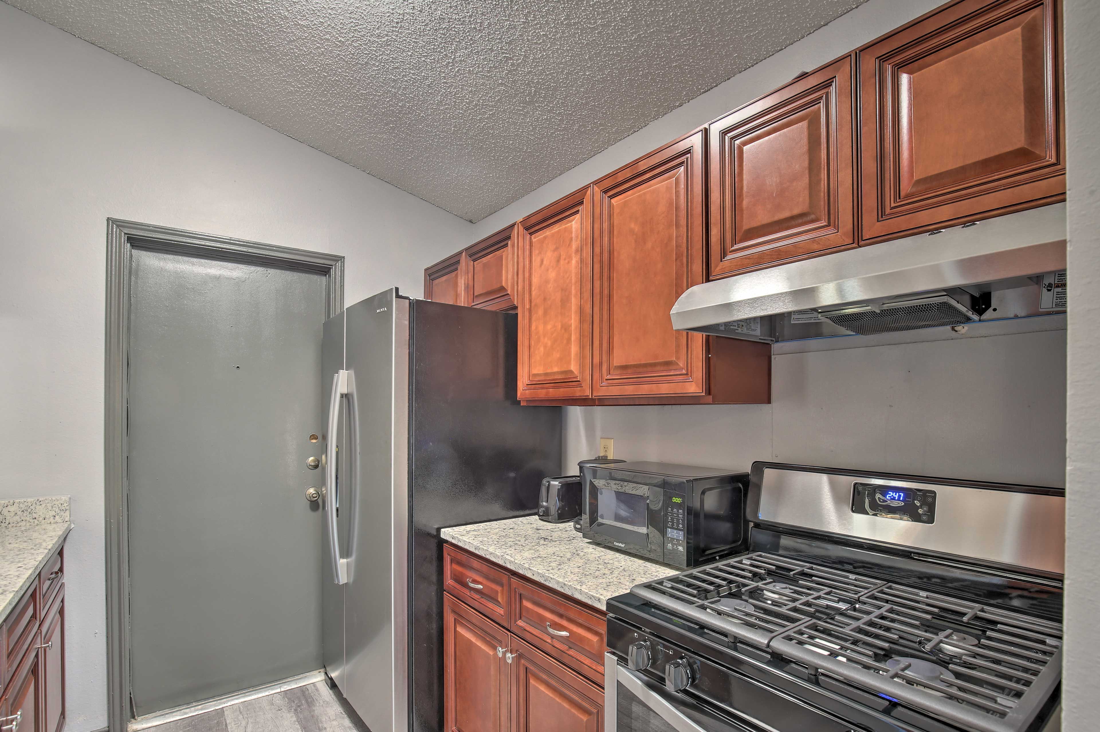 Kitchen | Fully Equipped w/ Cooking Basics