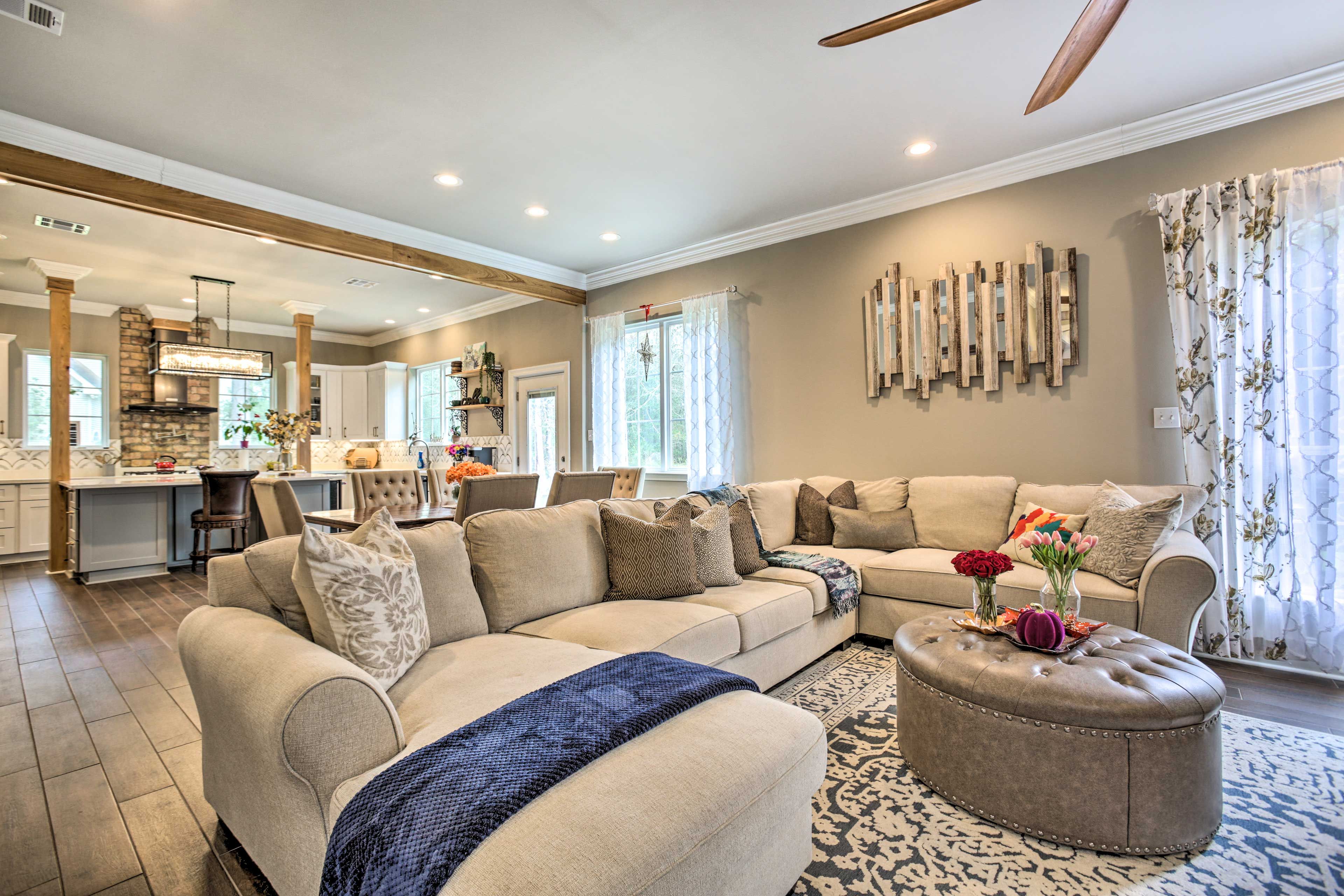 Living Room | Free WiFi | Central Heat & A/C