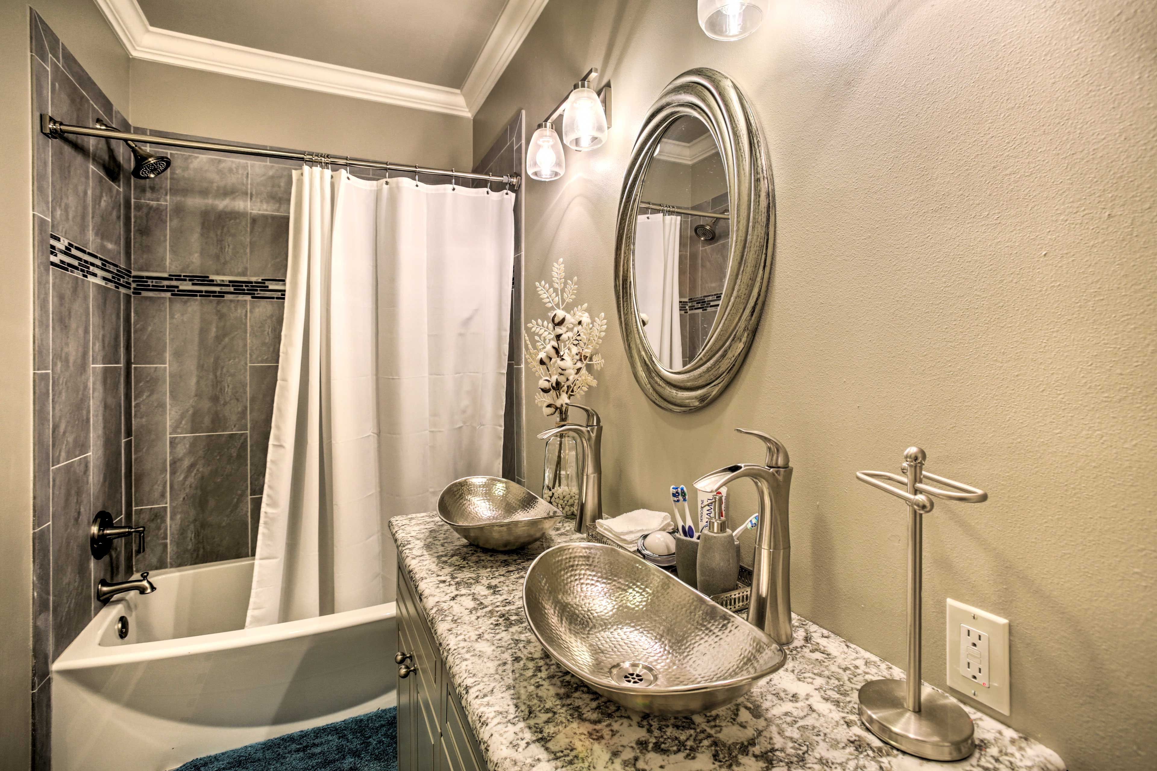 Full Bathroom | 2nd Floor