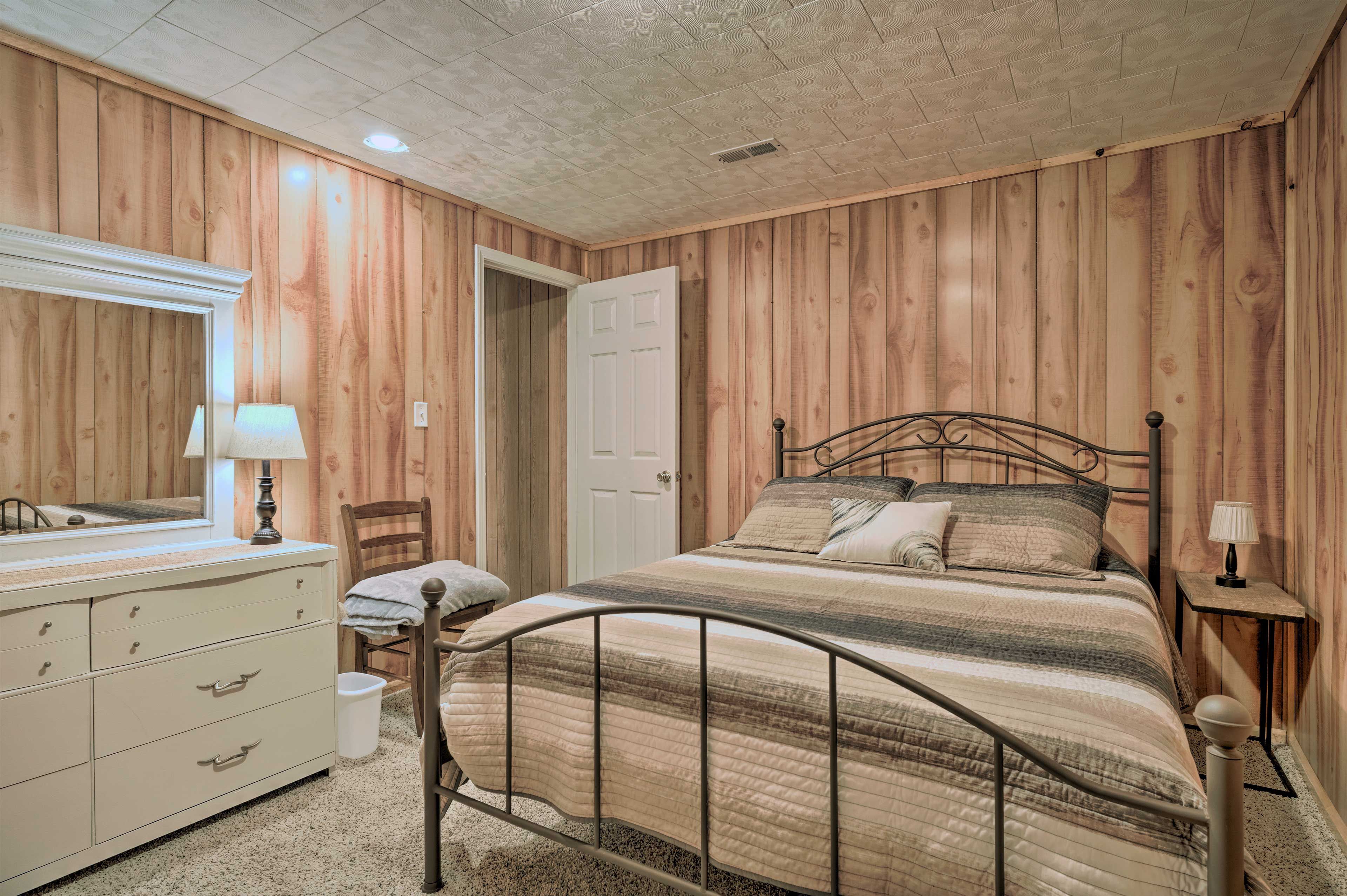 Bedroom 5 | King Bed