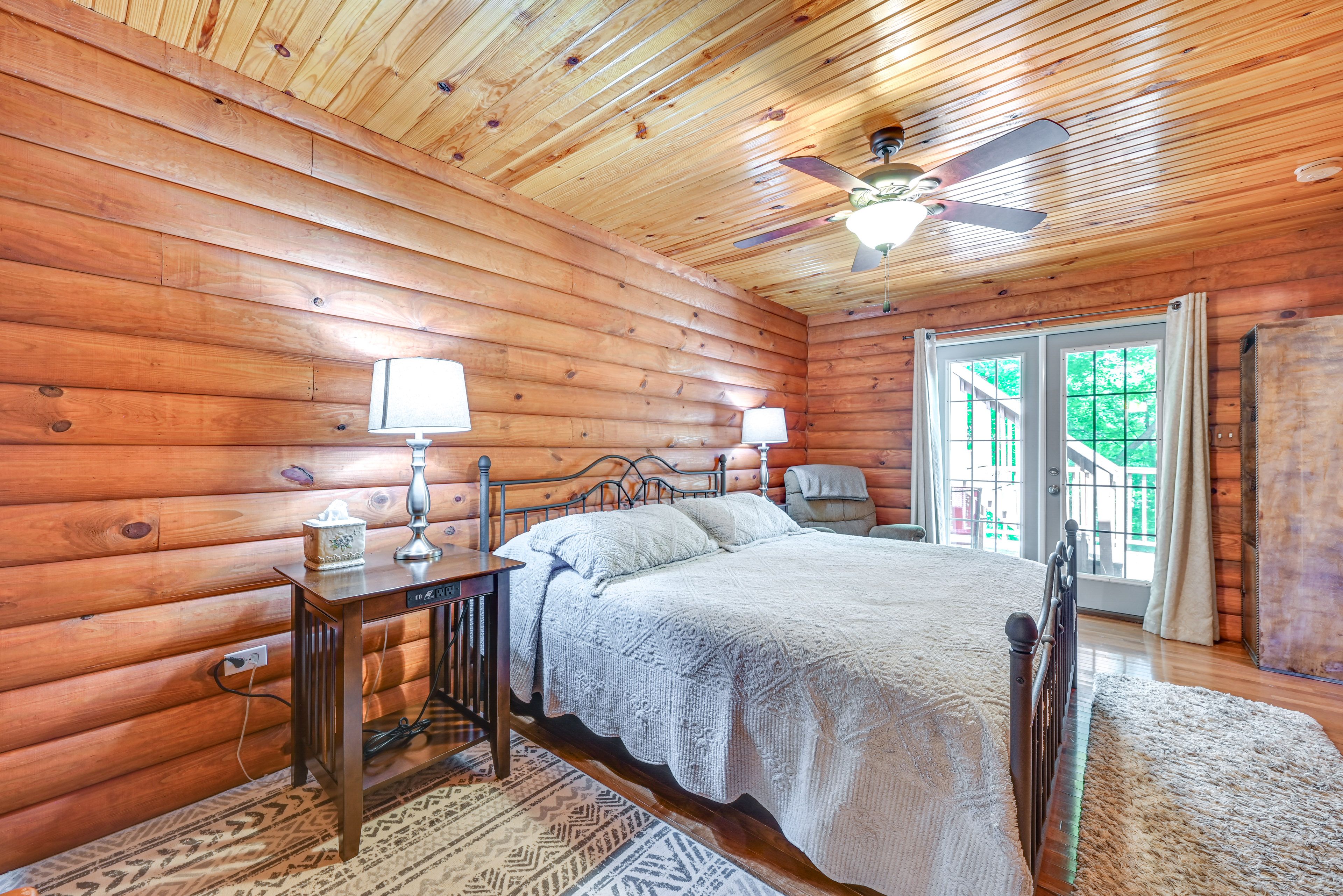 Bedroom 1 | King Bed