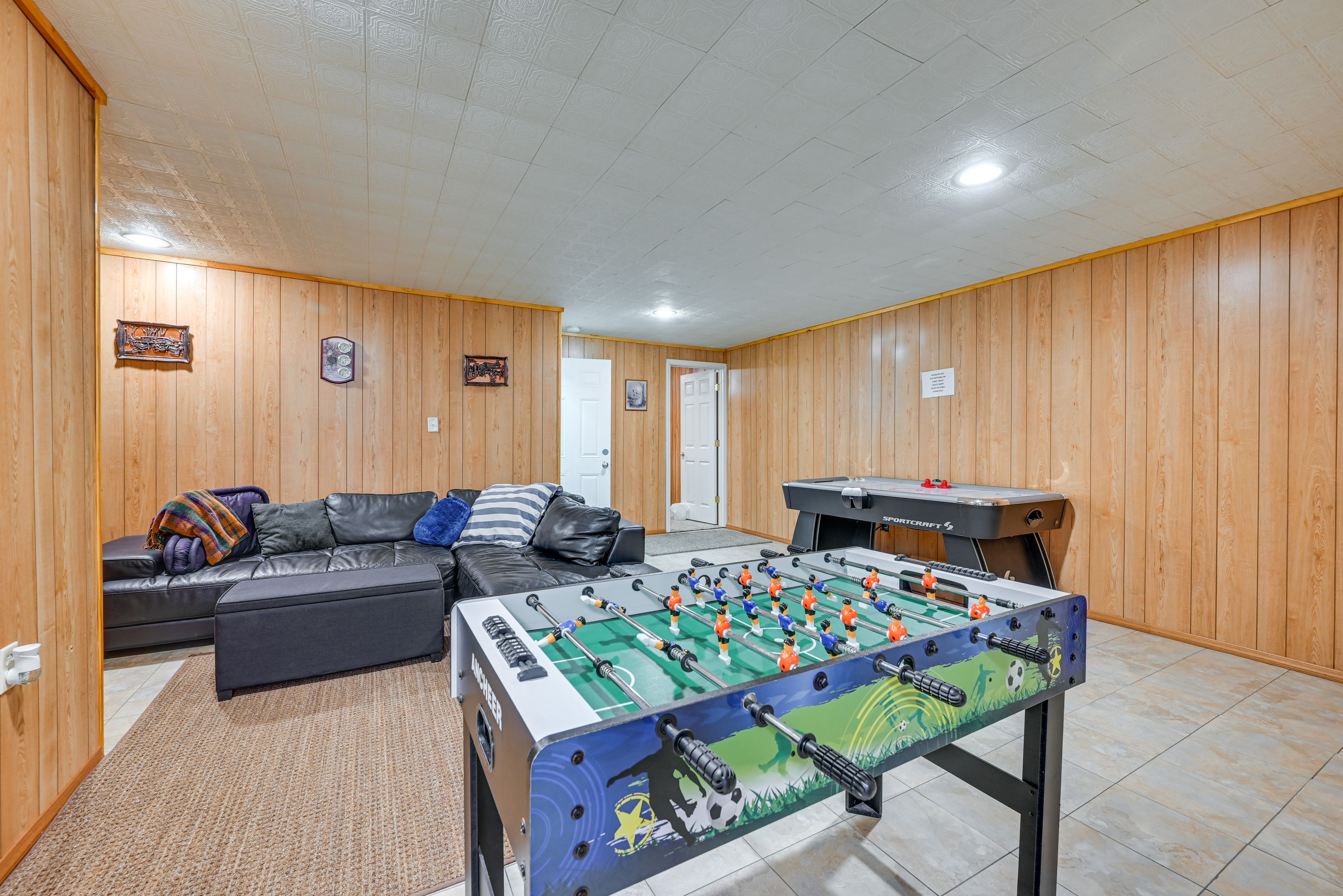 Game Room | Smart TV