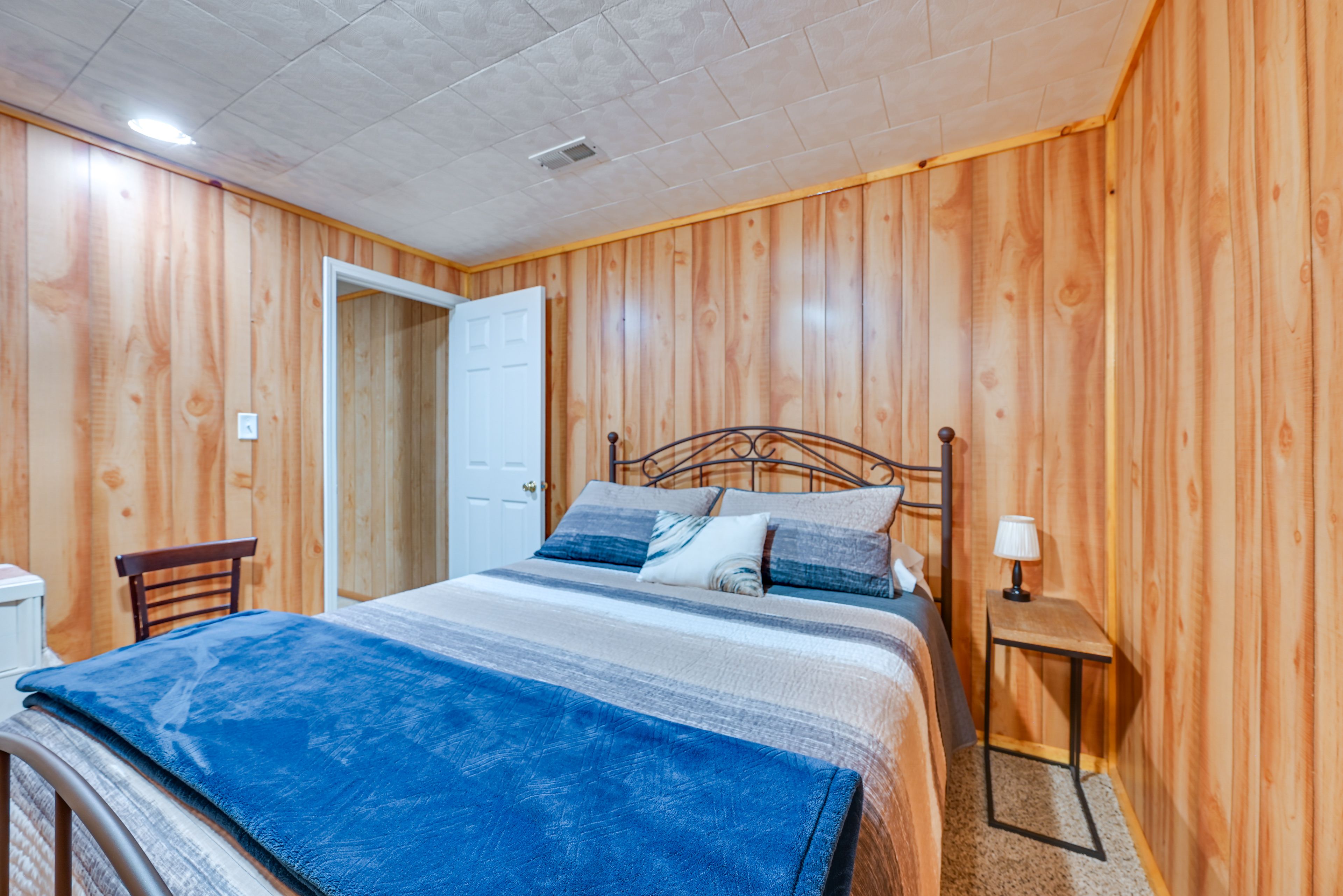 Bedroom 5 | King Bed