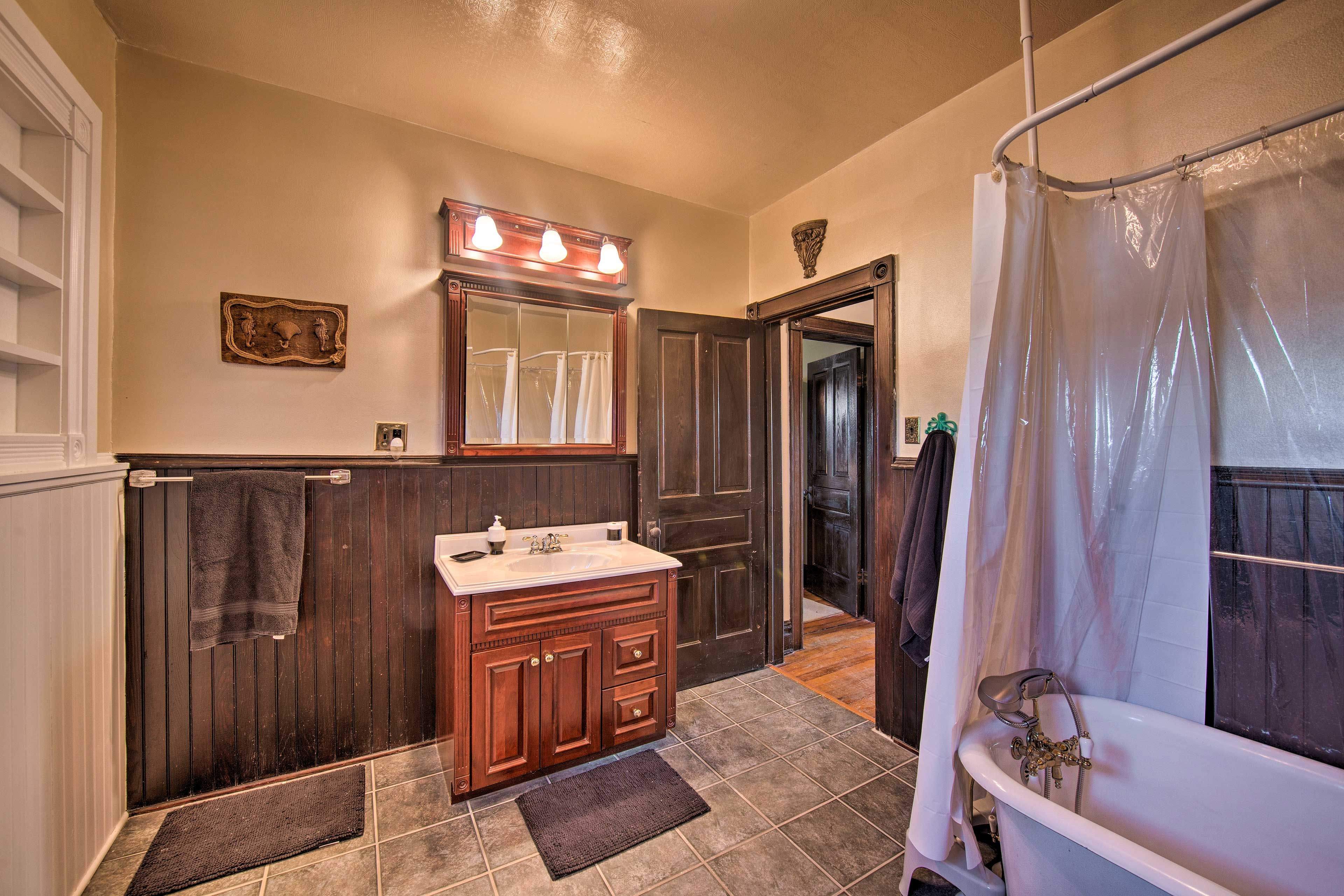 Full Bathroom