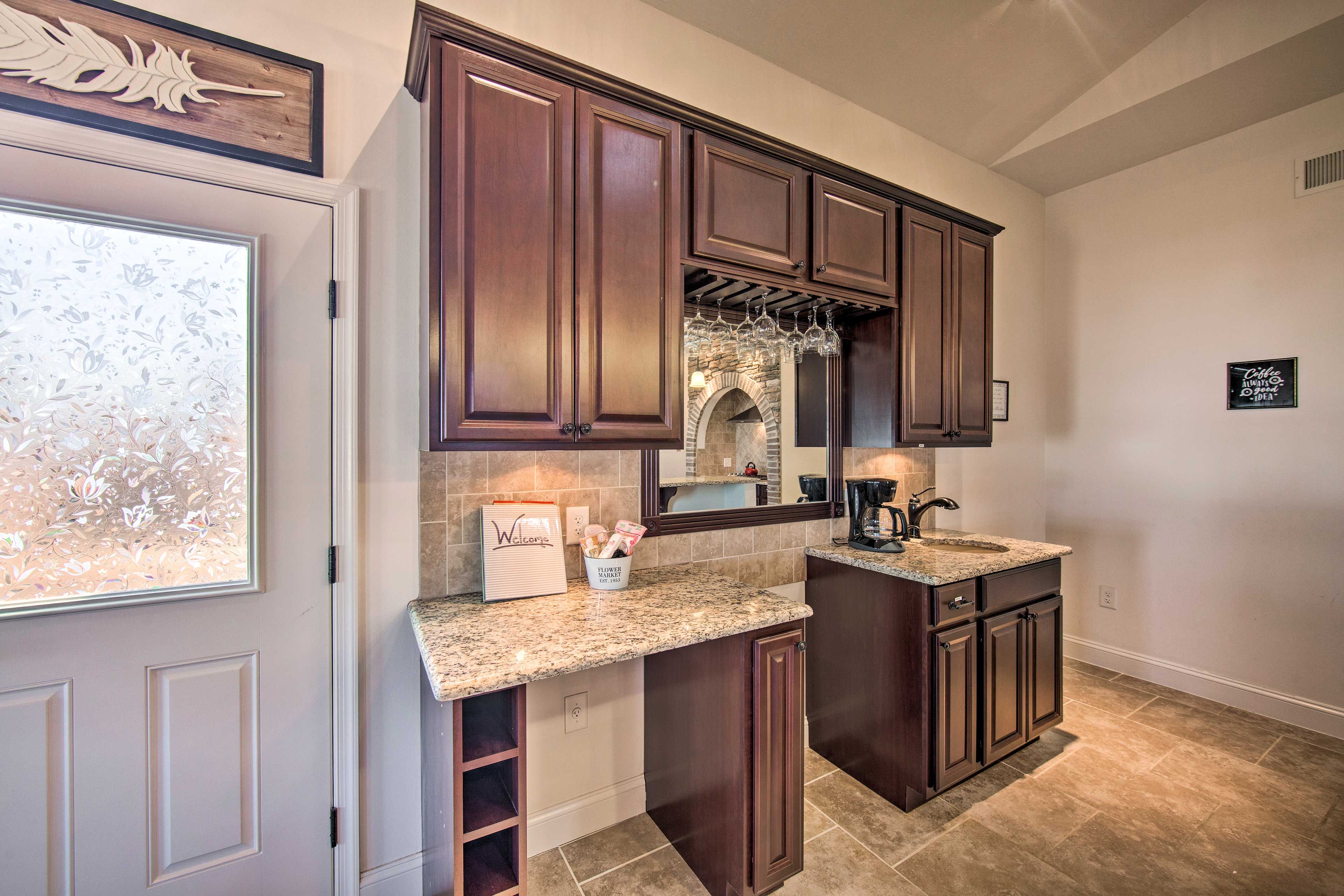 Kitchen | Dishware/Flatware | Coffee Maker | Toaster