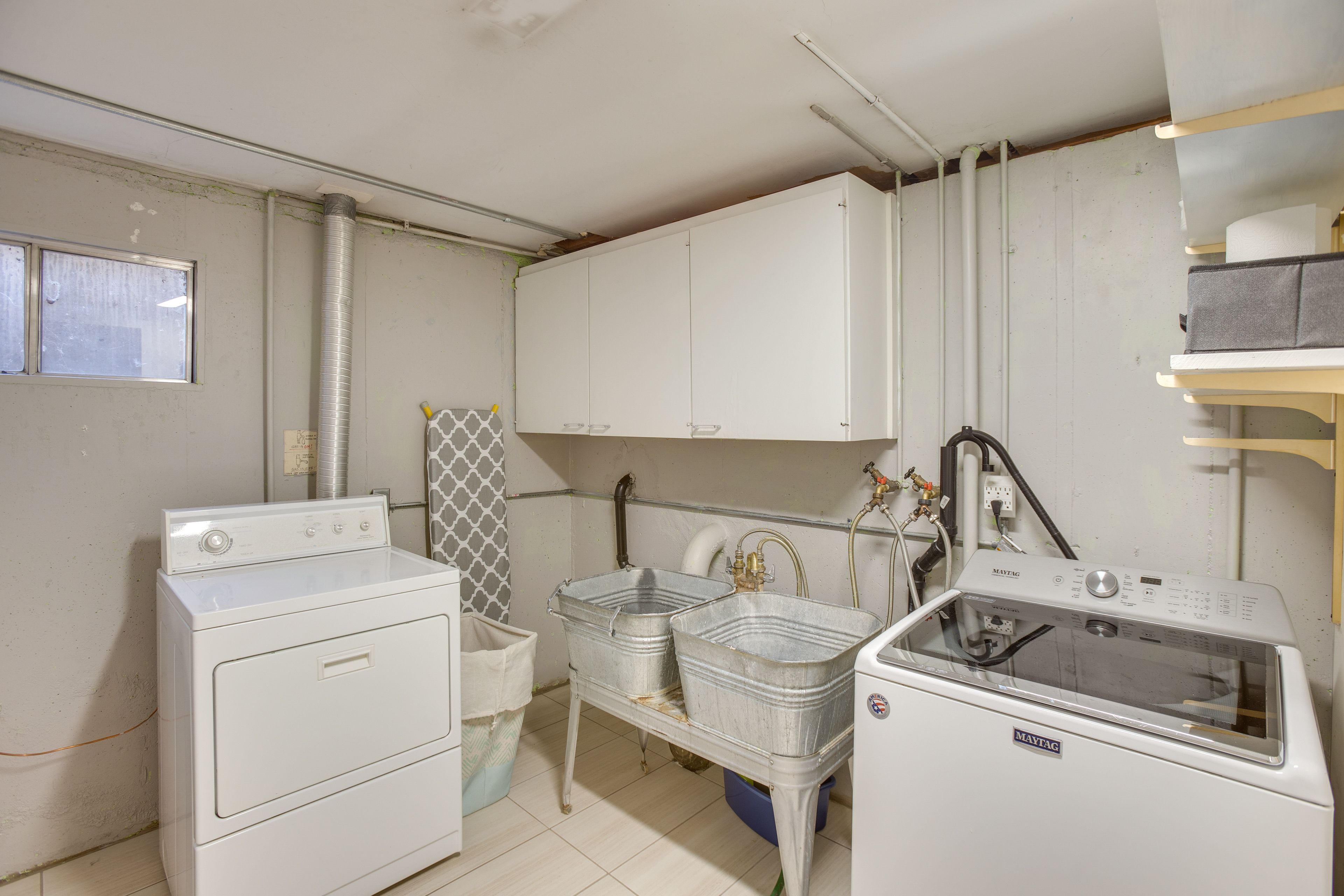 Laundry Area | Washer/Dyer