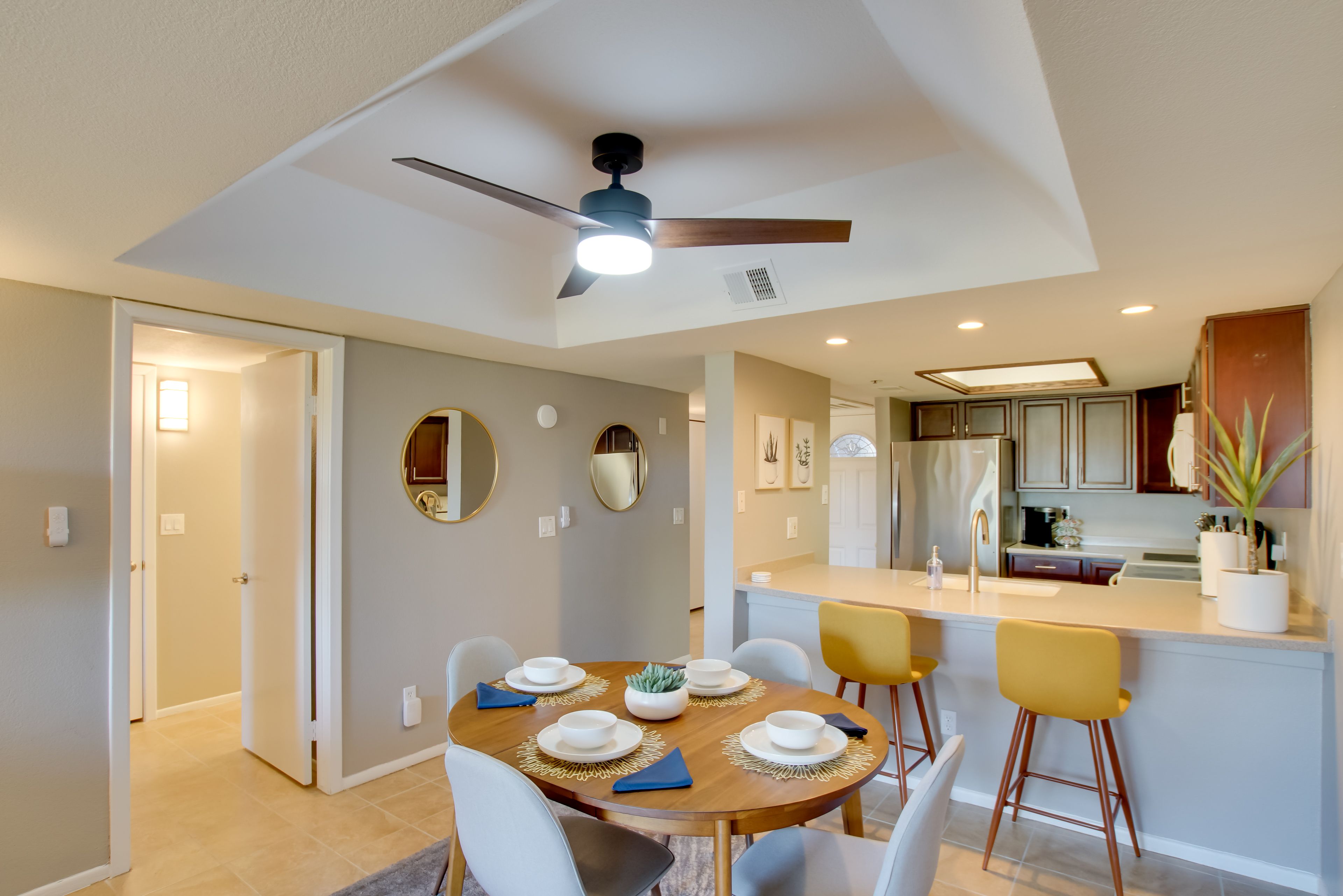 Dining Area | Kitchen