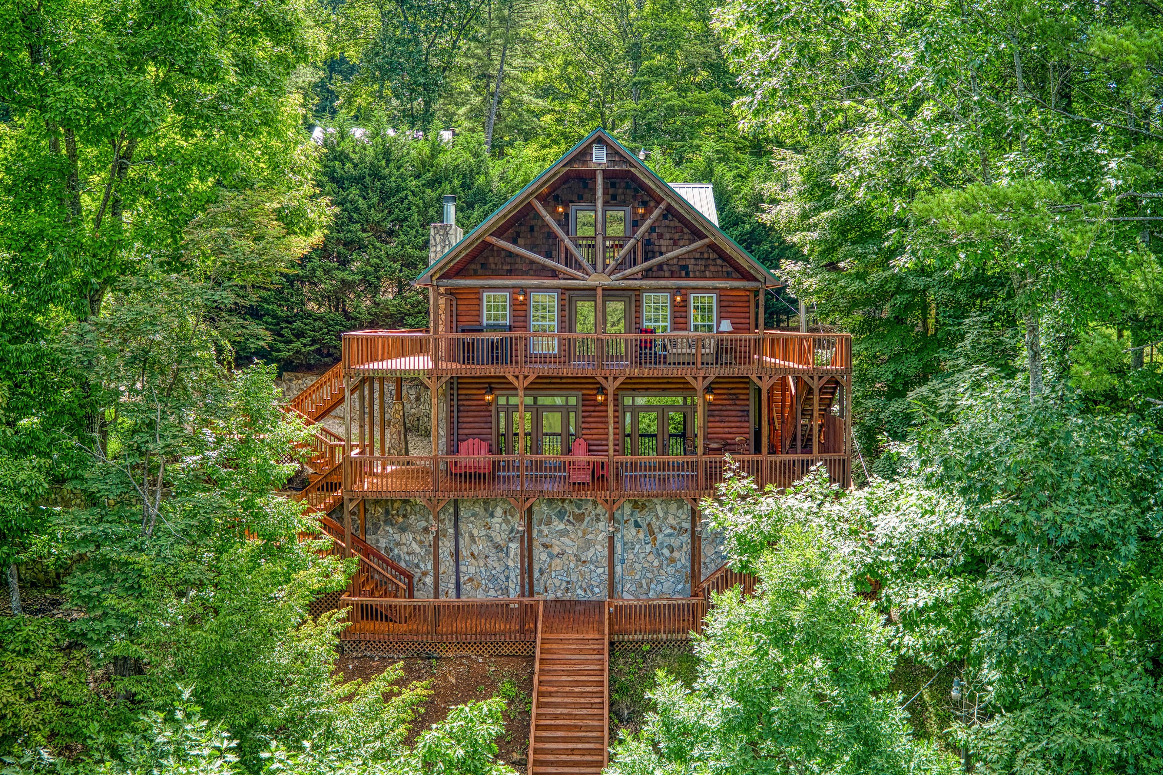Butler Vacation Rental | 3BR | 2BA | 2,440 Sq Ft | Stairs Required