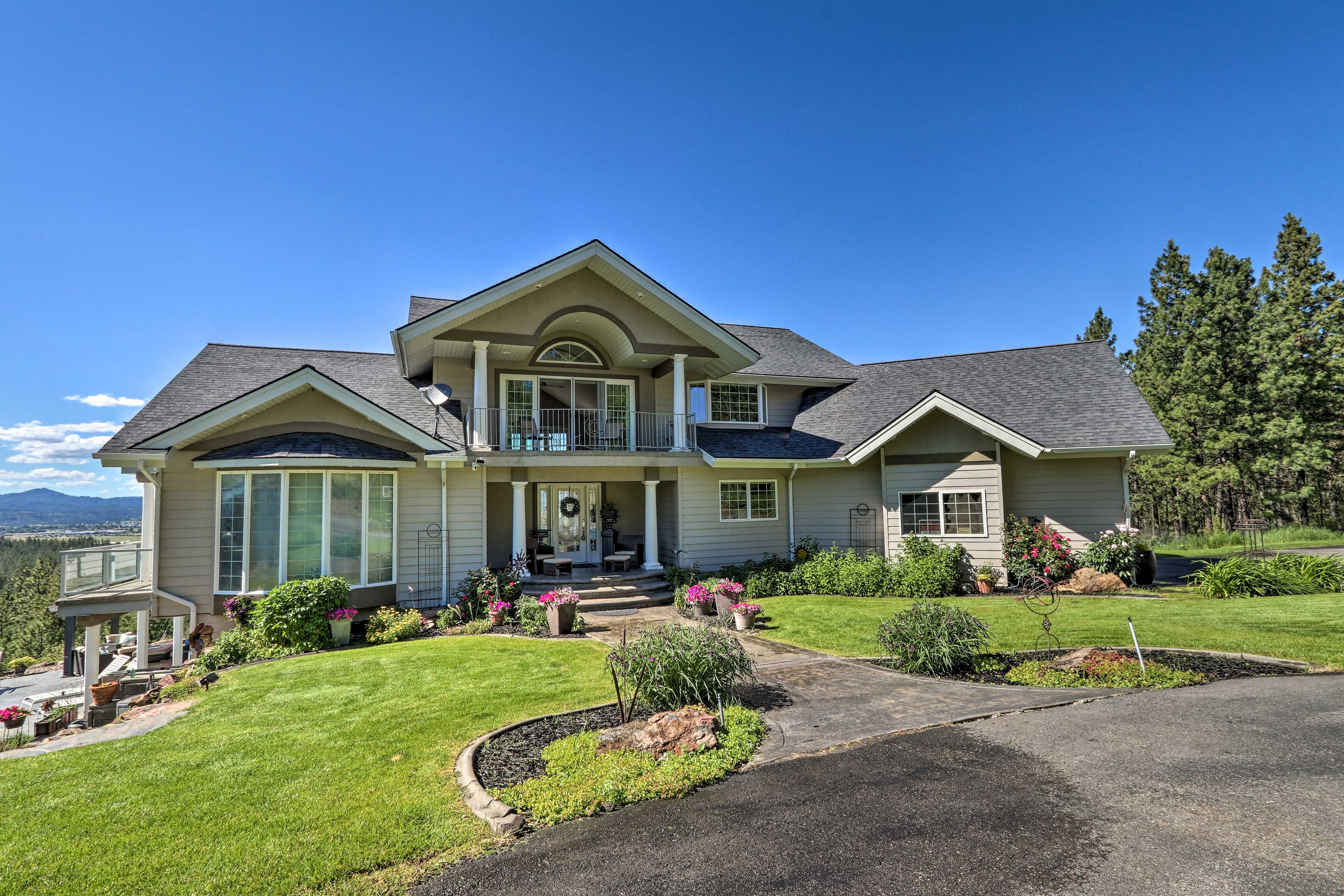 Exterior Space | On-Site RV/Trailer Parking | Driveway Parking (7 Vehicles)