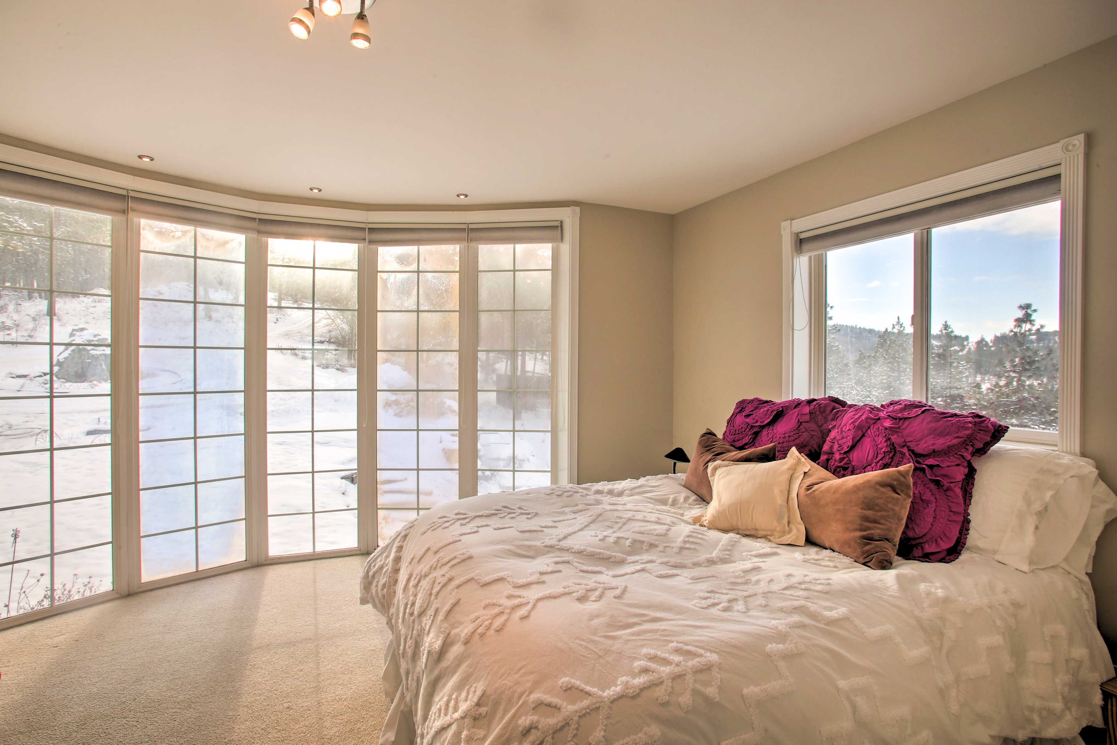 Bedroom 2 | Queen Bed